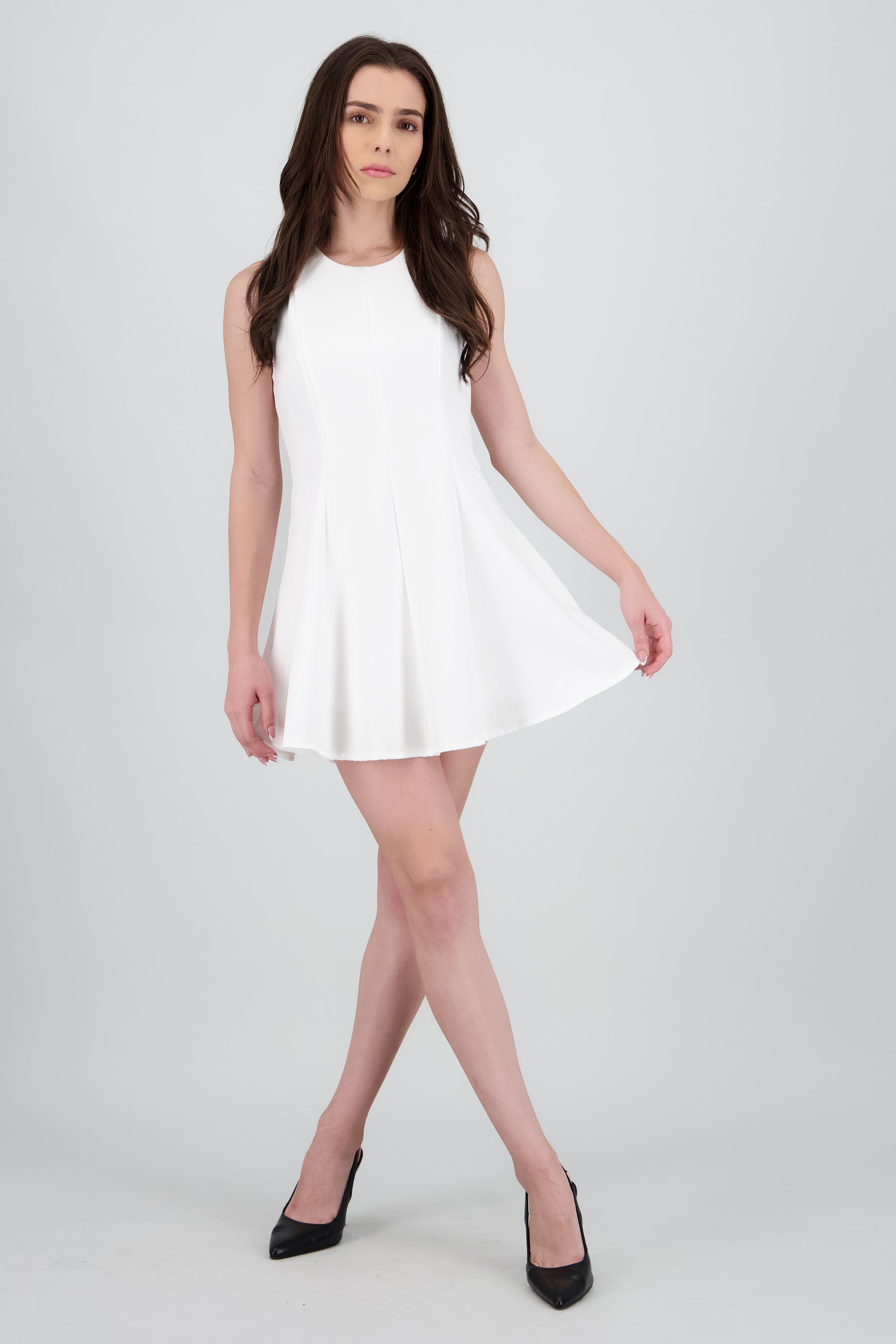 Vestido mini cortes con cuello redondo HUESO