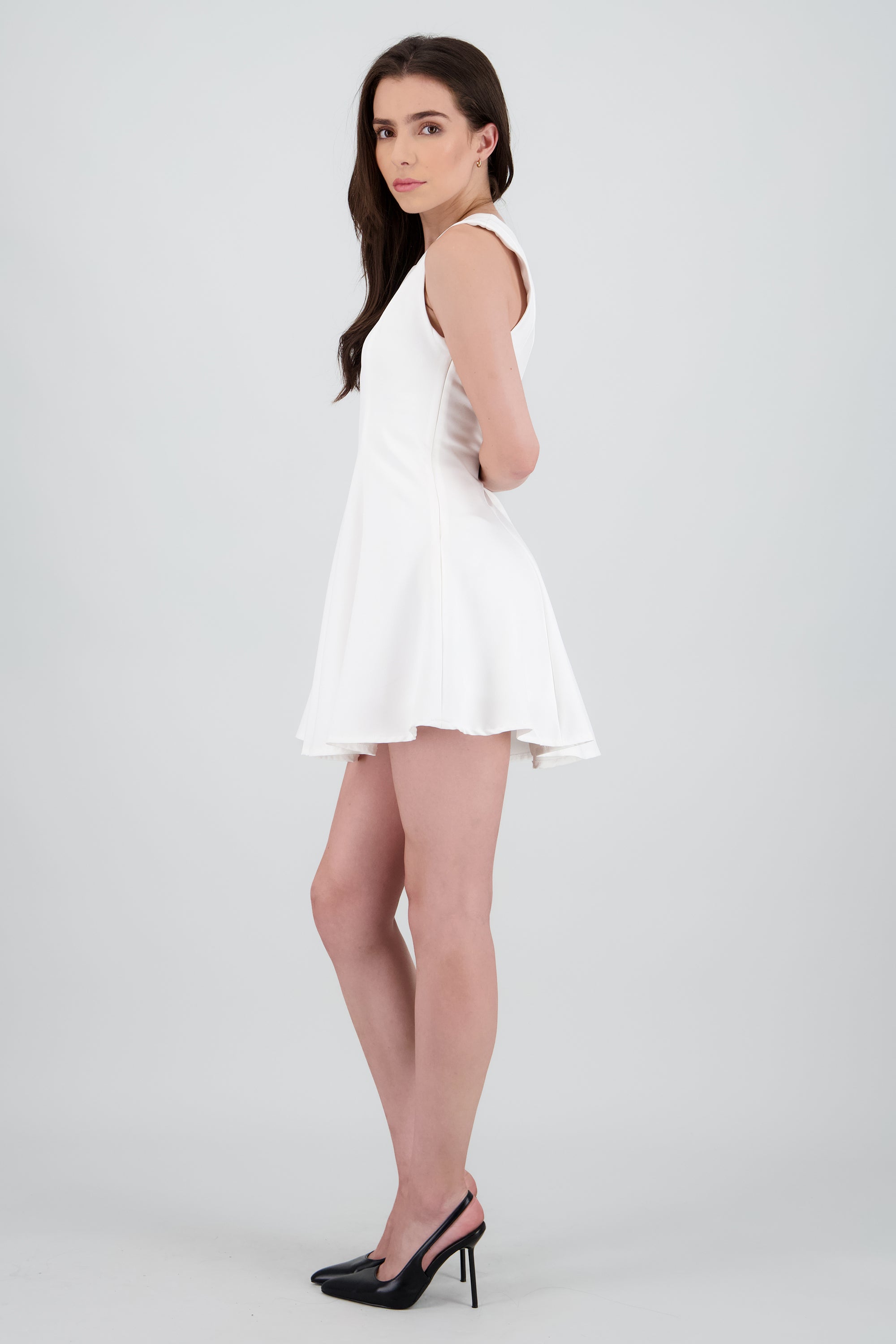 Vestido mini cortes con cuello redondo HUESO