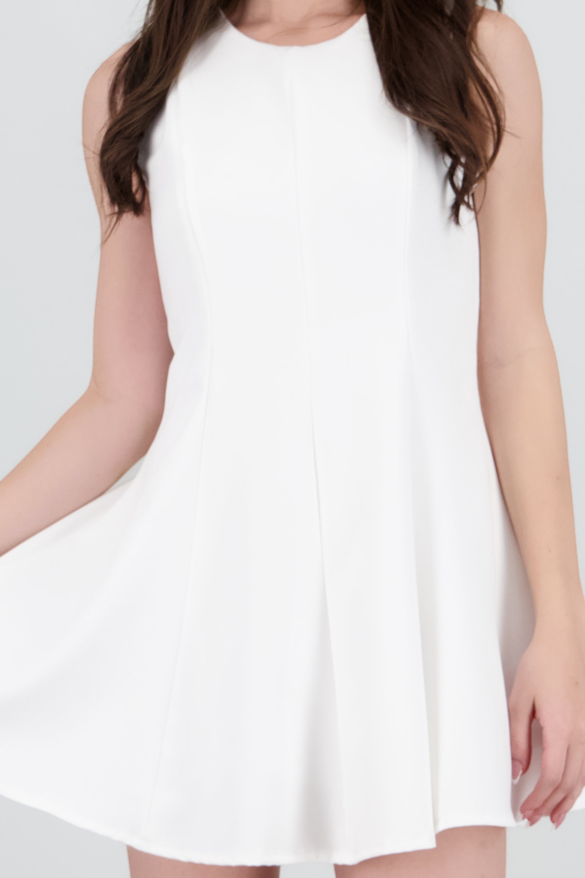 Vestido mini cortes con cuello redondo HUESO