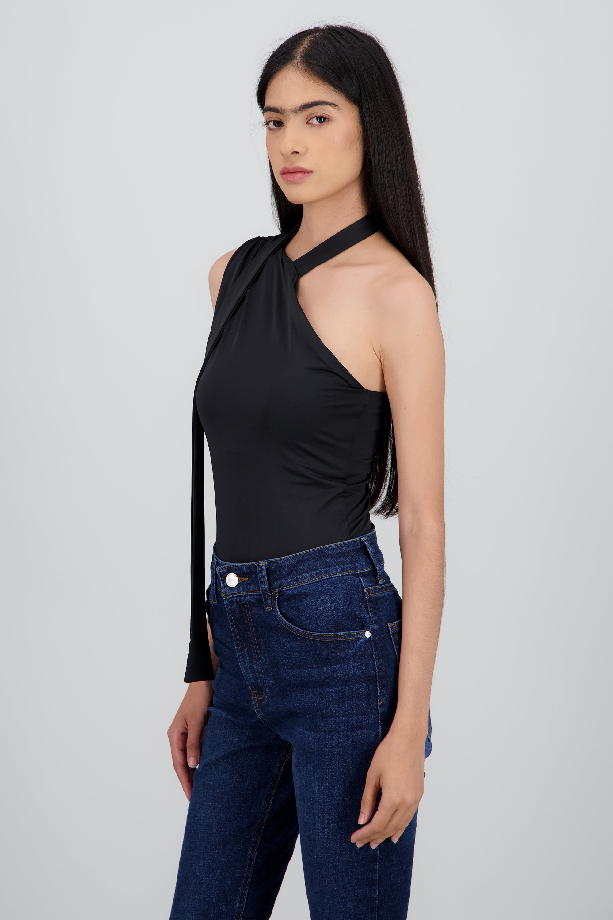 Body asimetrico sin mangas detalle lazo NEGRO