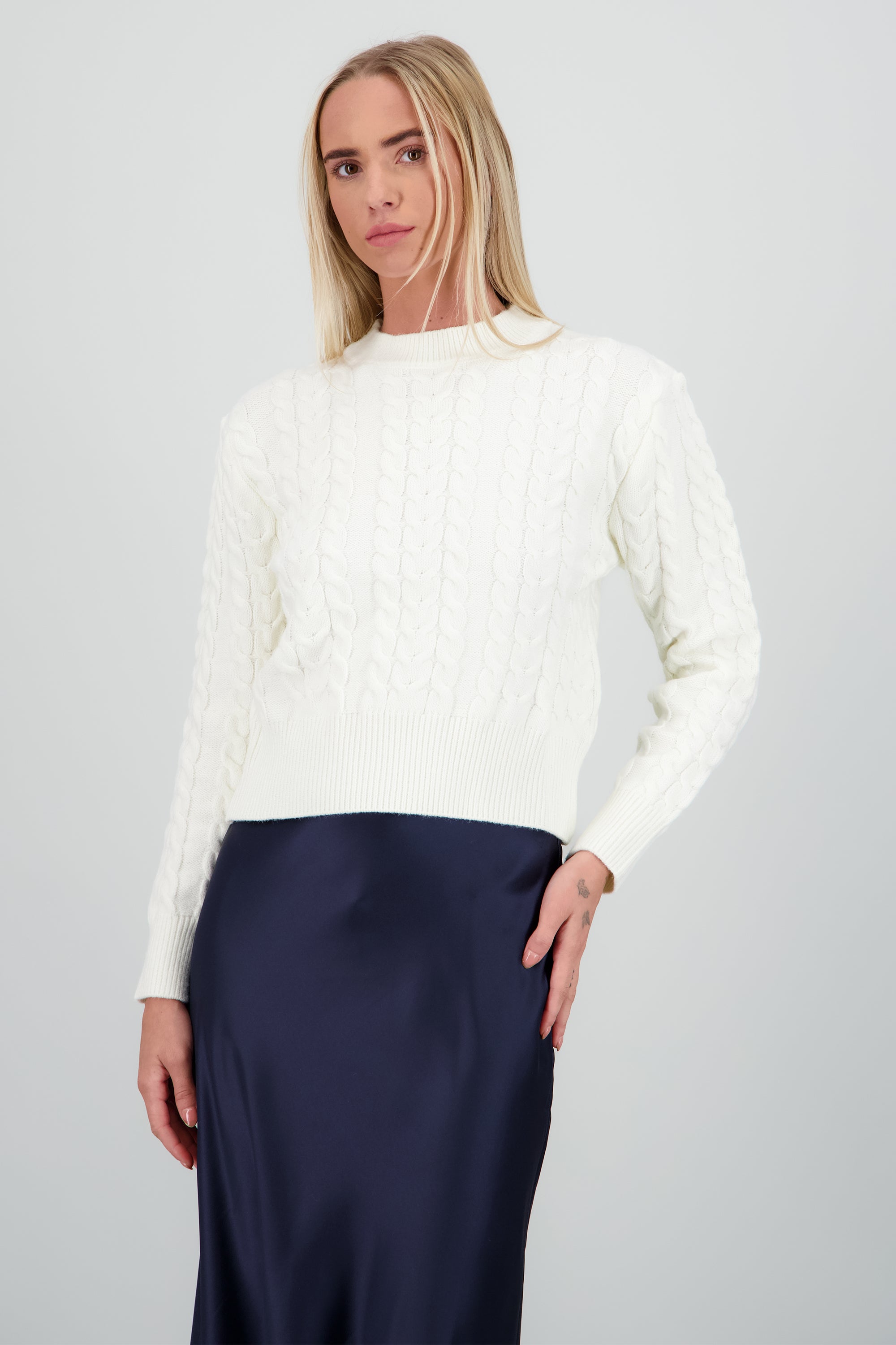 Sueter tejido detalle trenzado CREMA