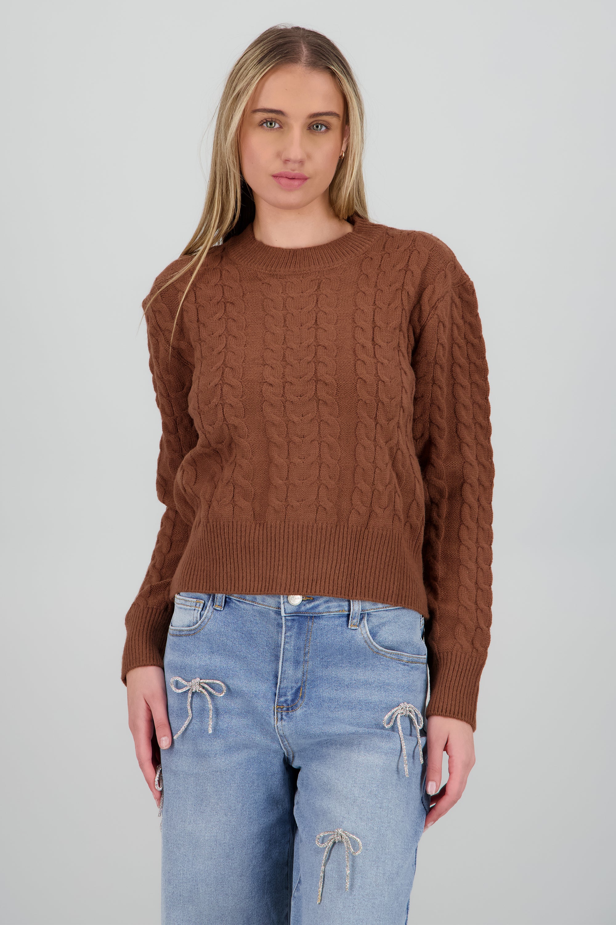 Sueter tejido detalle trenzado CHOCOLATE