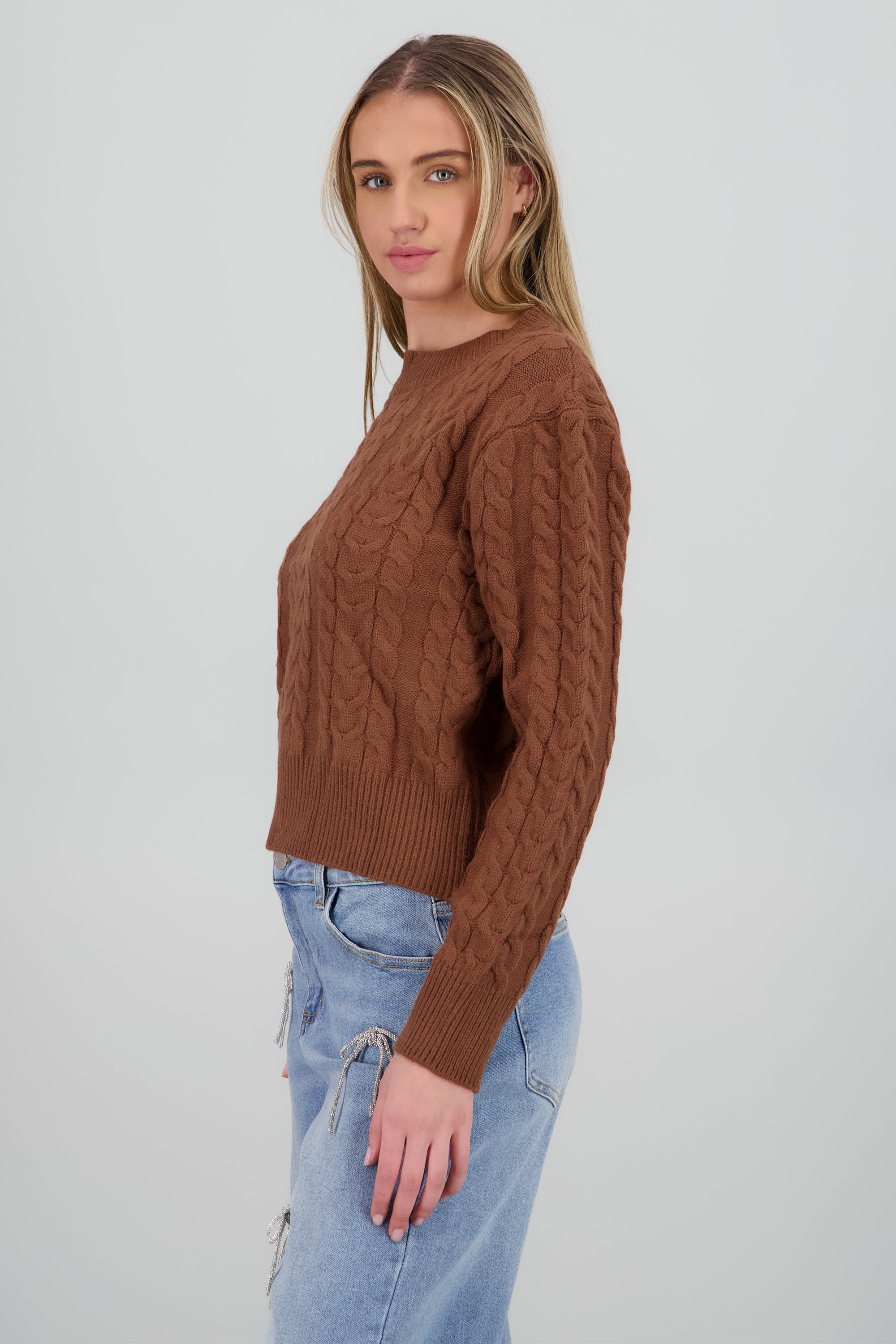 Sueter tejido detalle trenzado CHOCOLATE
