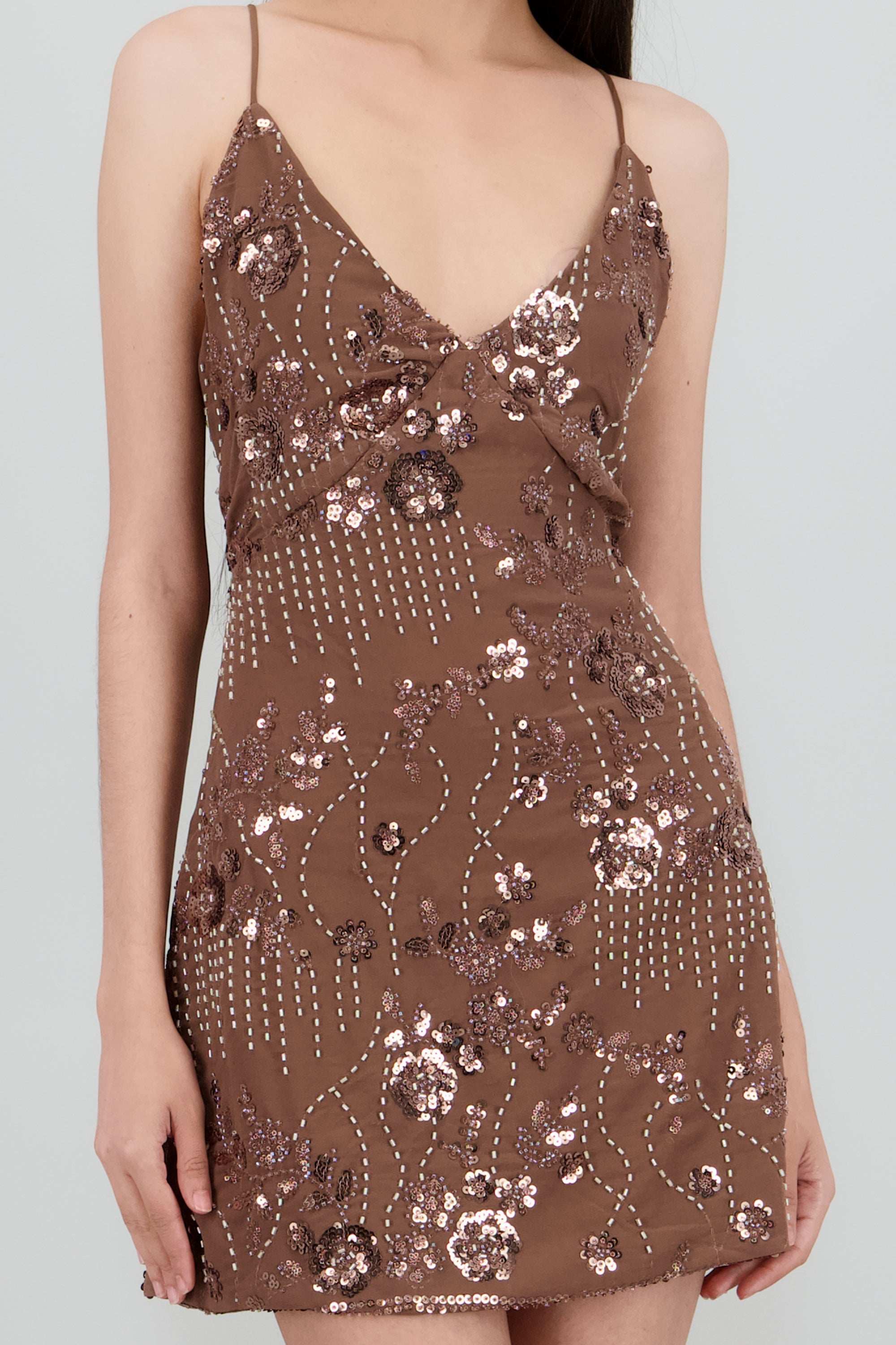 Vestido tirantes detalle aplicaciones CAFE