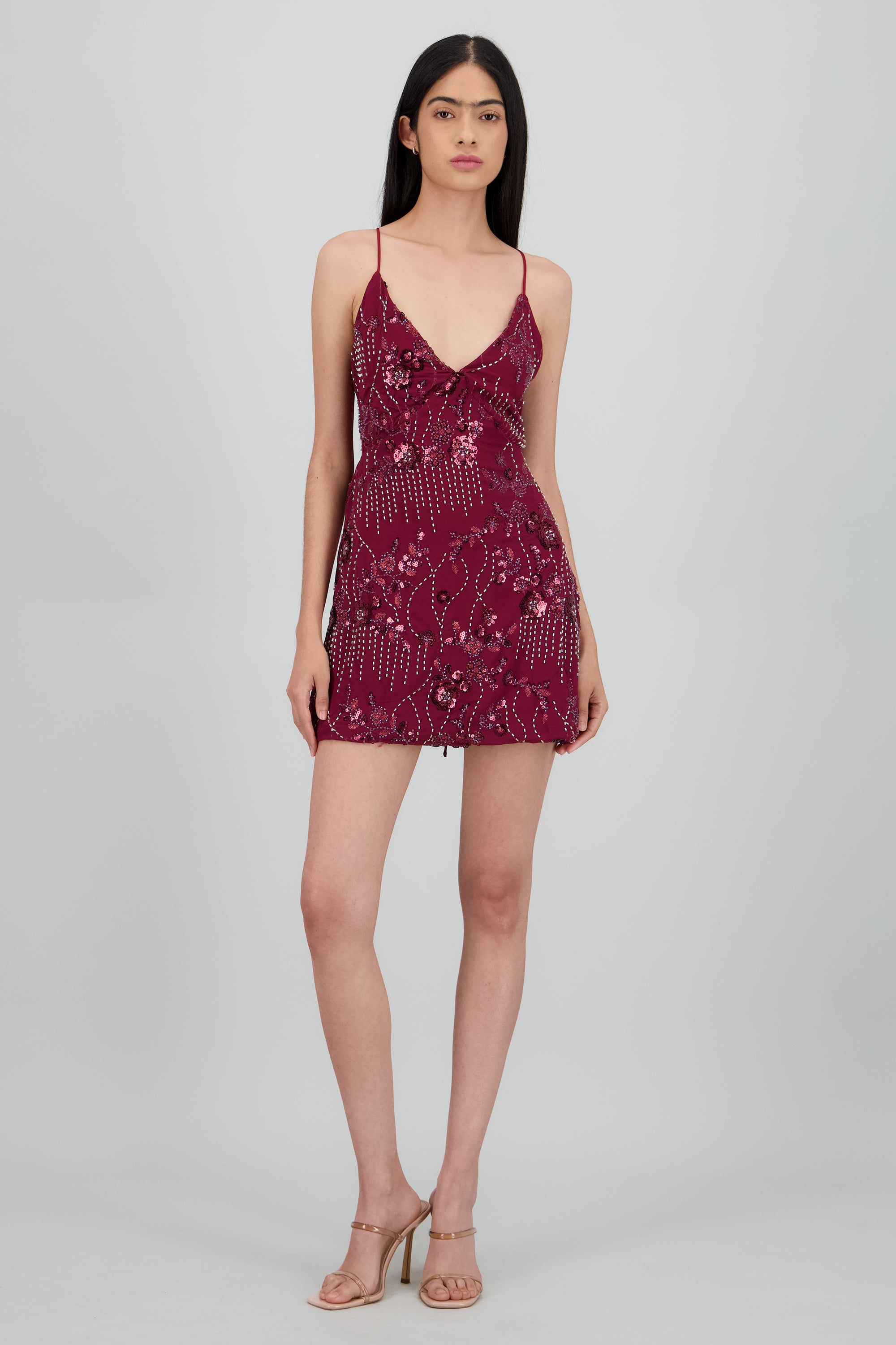 Vestido tirantes detalle aplicaciones VINO