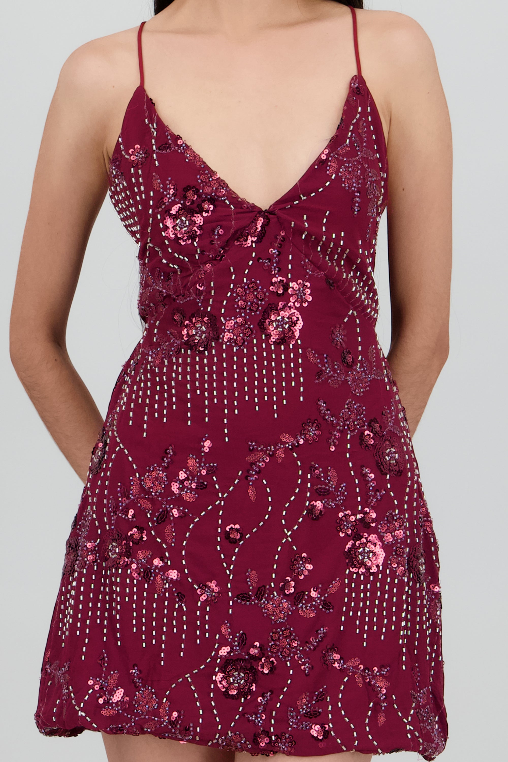 Vestido tirantes detalle aplicaciones VINO