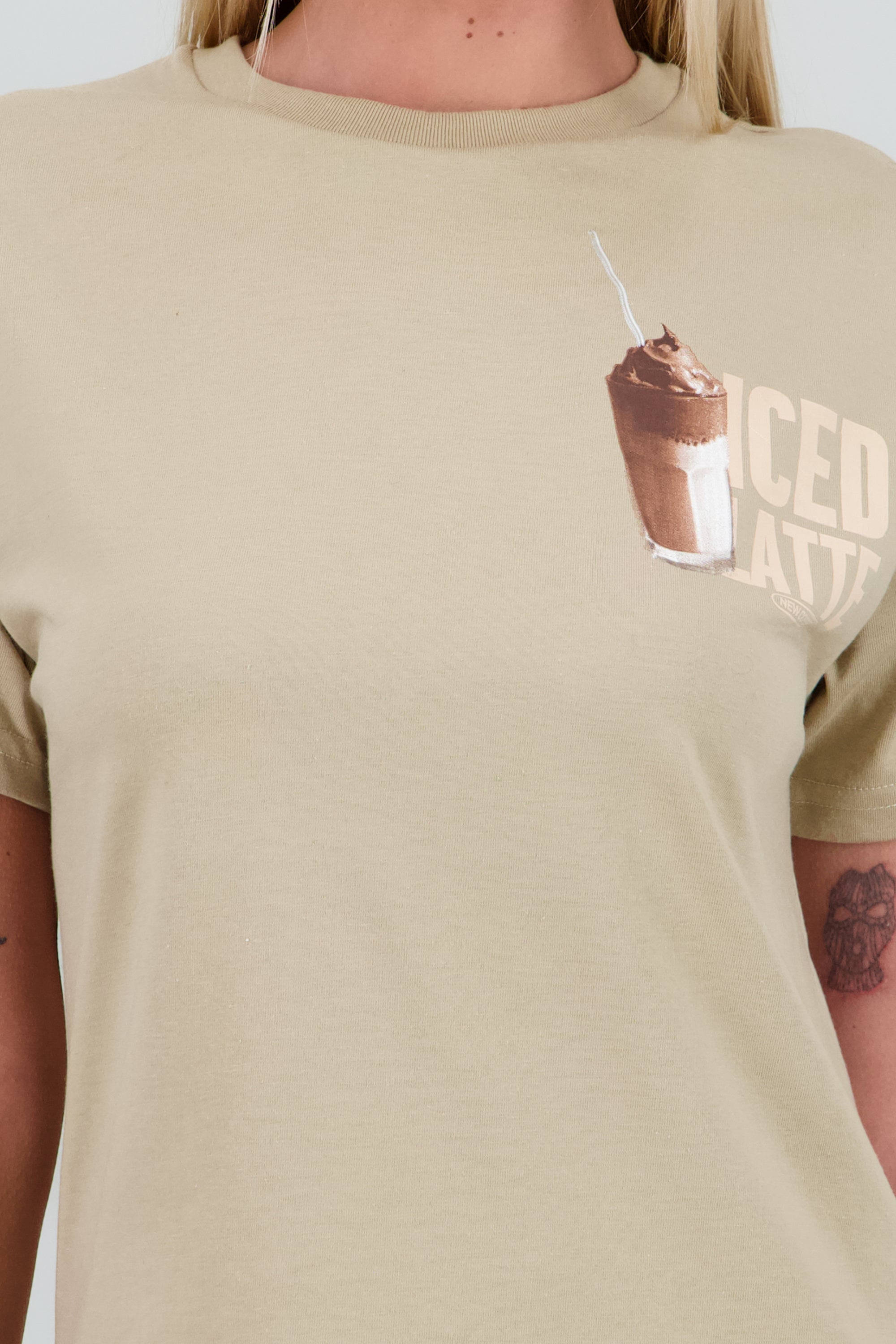 Playera estampada iced latte ARENA
