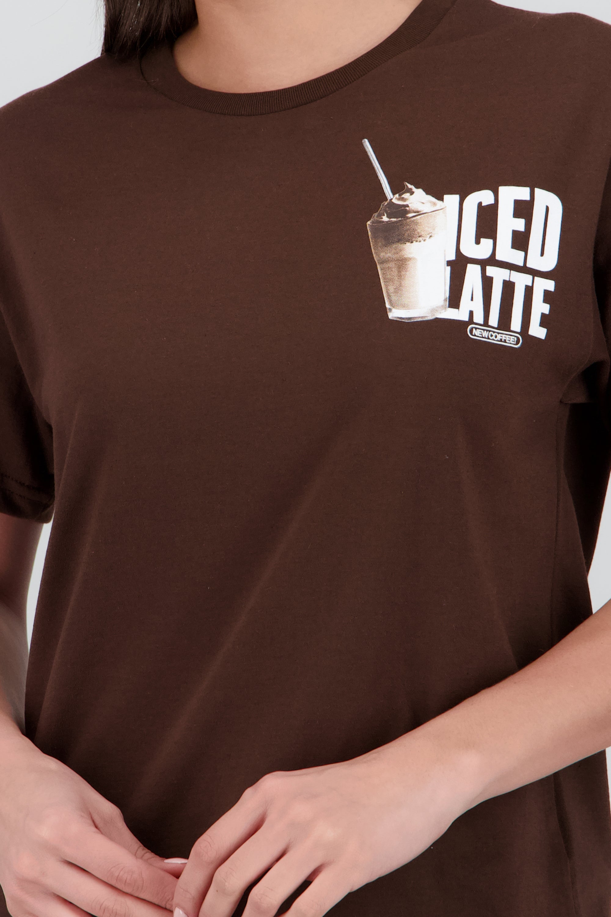 Playera estampada iced latte CHOCOLATE
