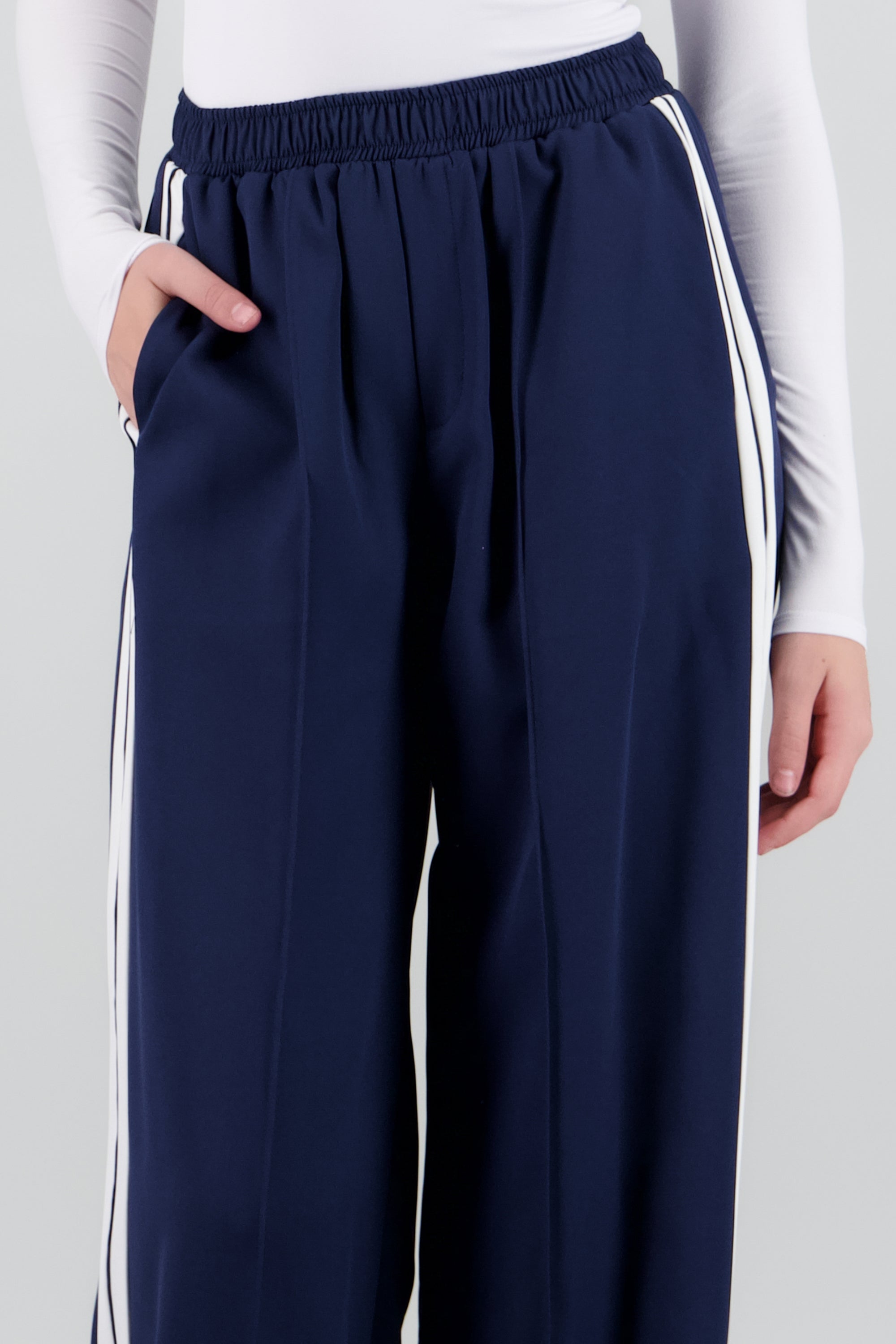 Pantalon amplio resorte detalle lineas MARINO