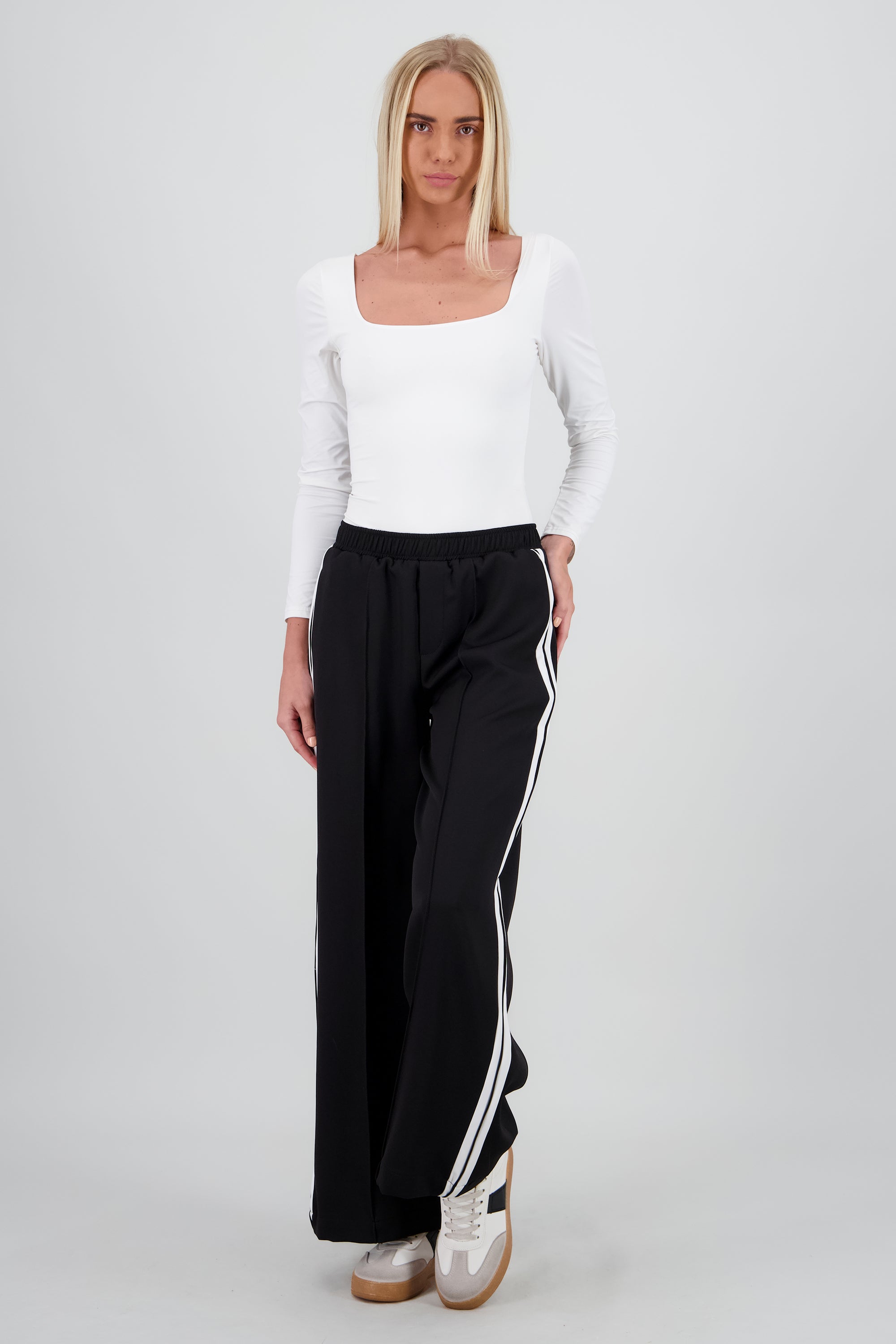 Pantalon amplio resorte detalle lineas NEGRO