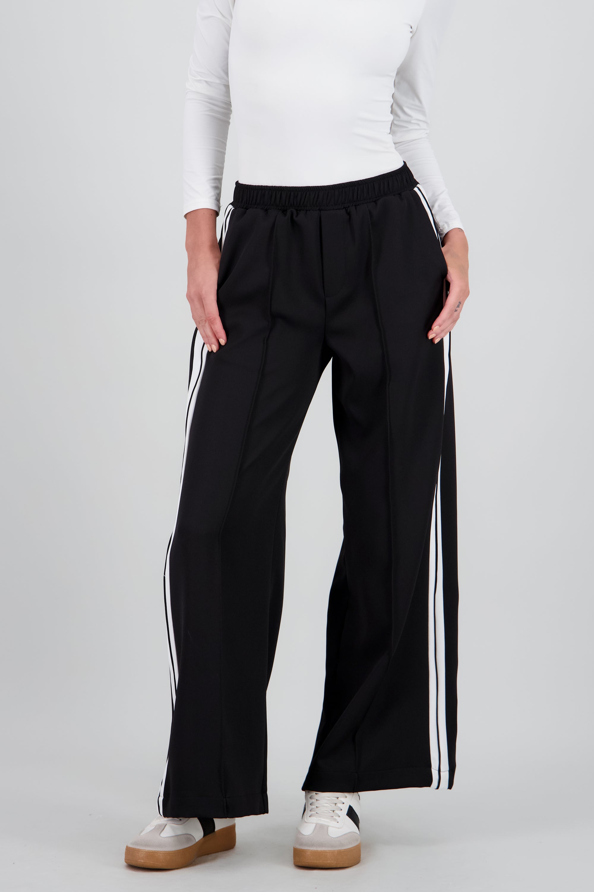 Pantalon amplio resorte detalle lineas NEGRO