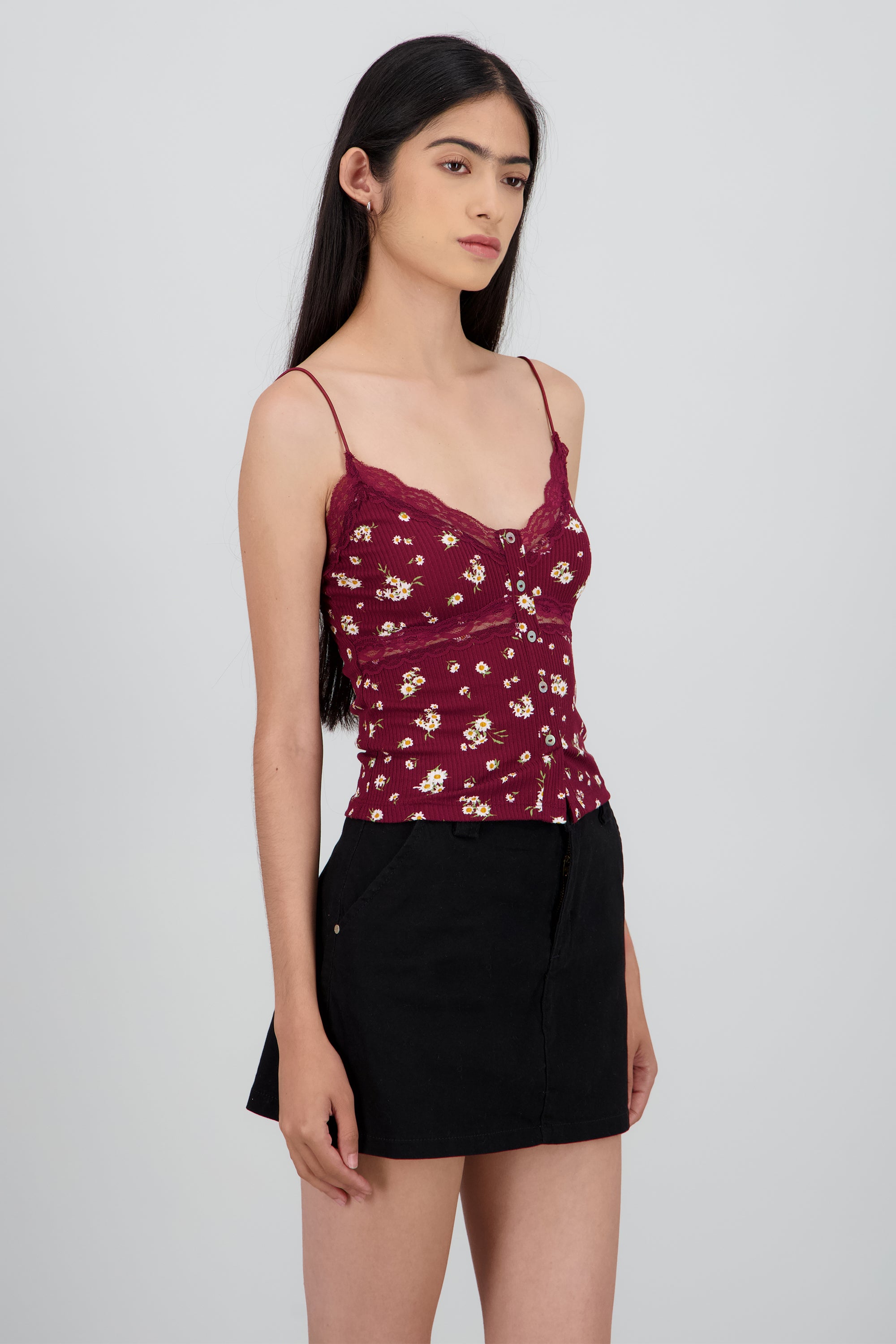 Top estampado flores detalle encaje CIRUELA