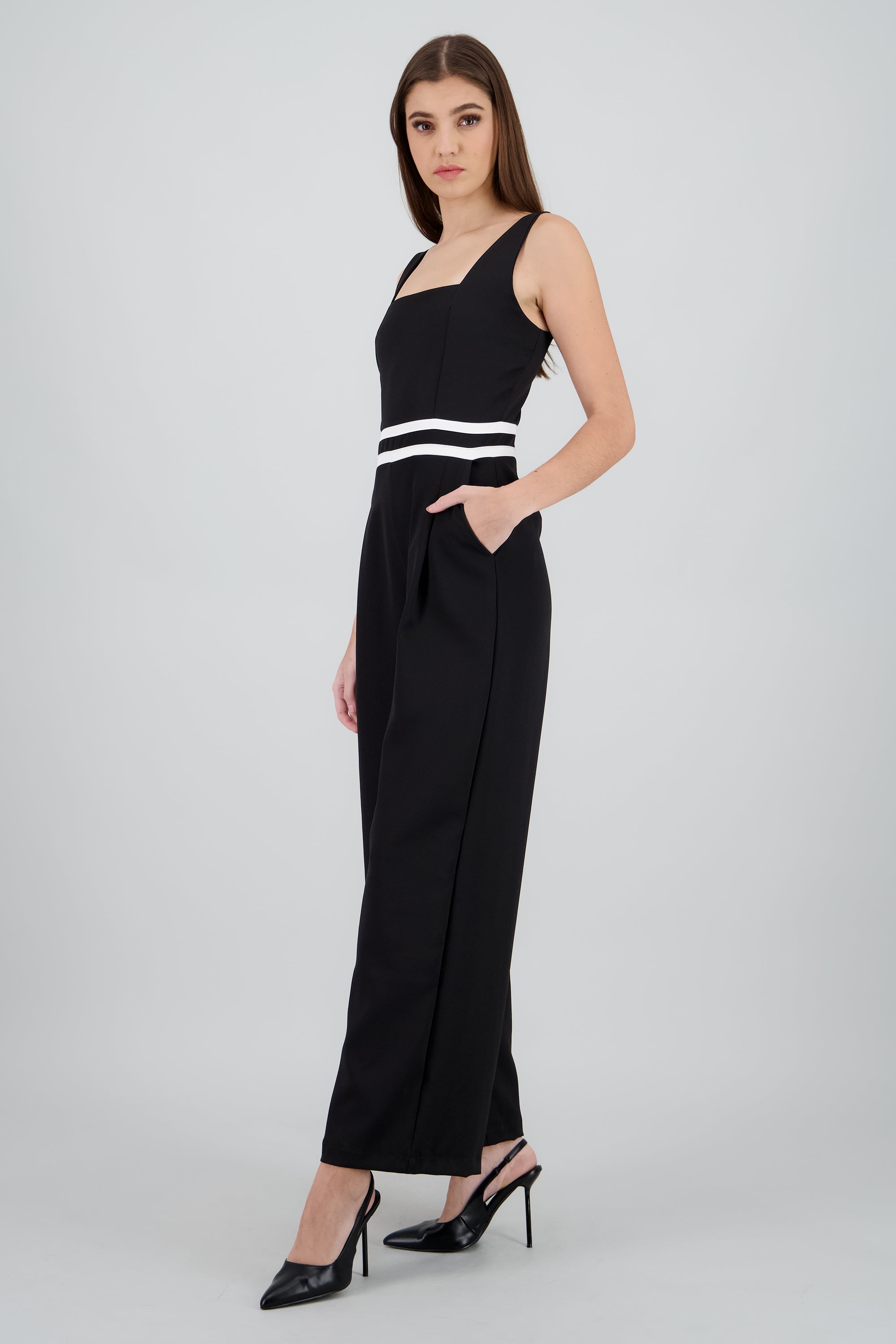 Jumpsuit tirantes detalle contraste cintura NEGRO
