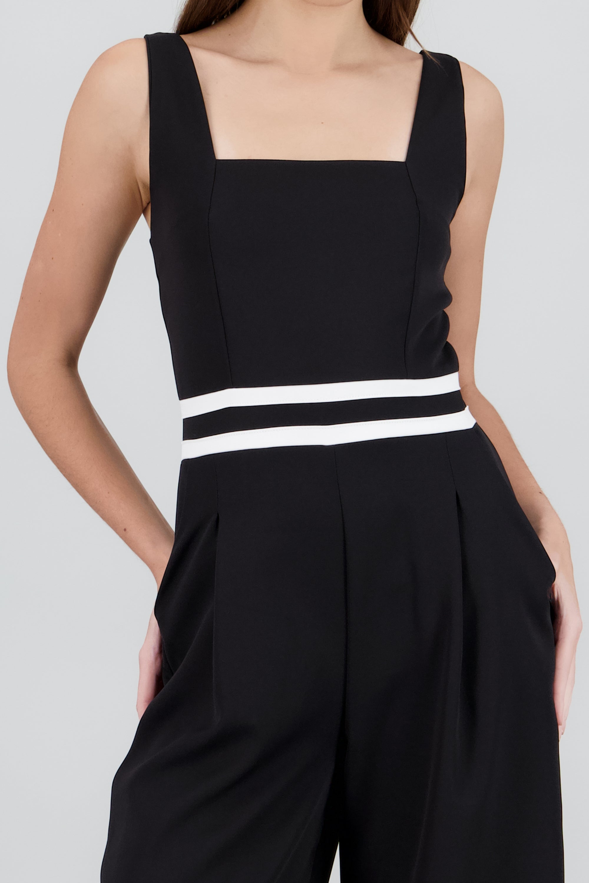 Jumpsuit tirantes detalle contraste cintura NEGRO
