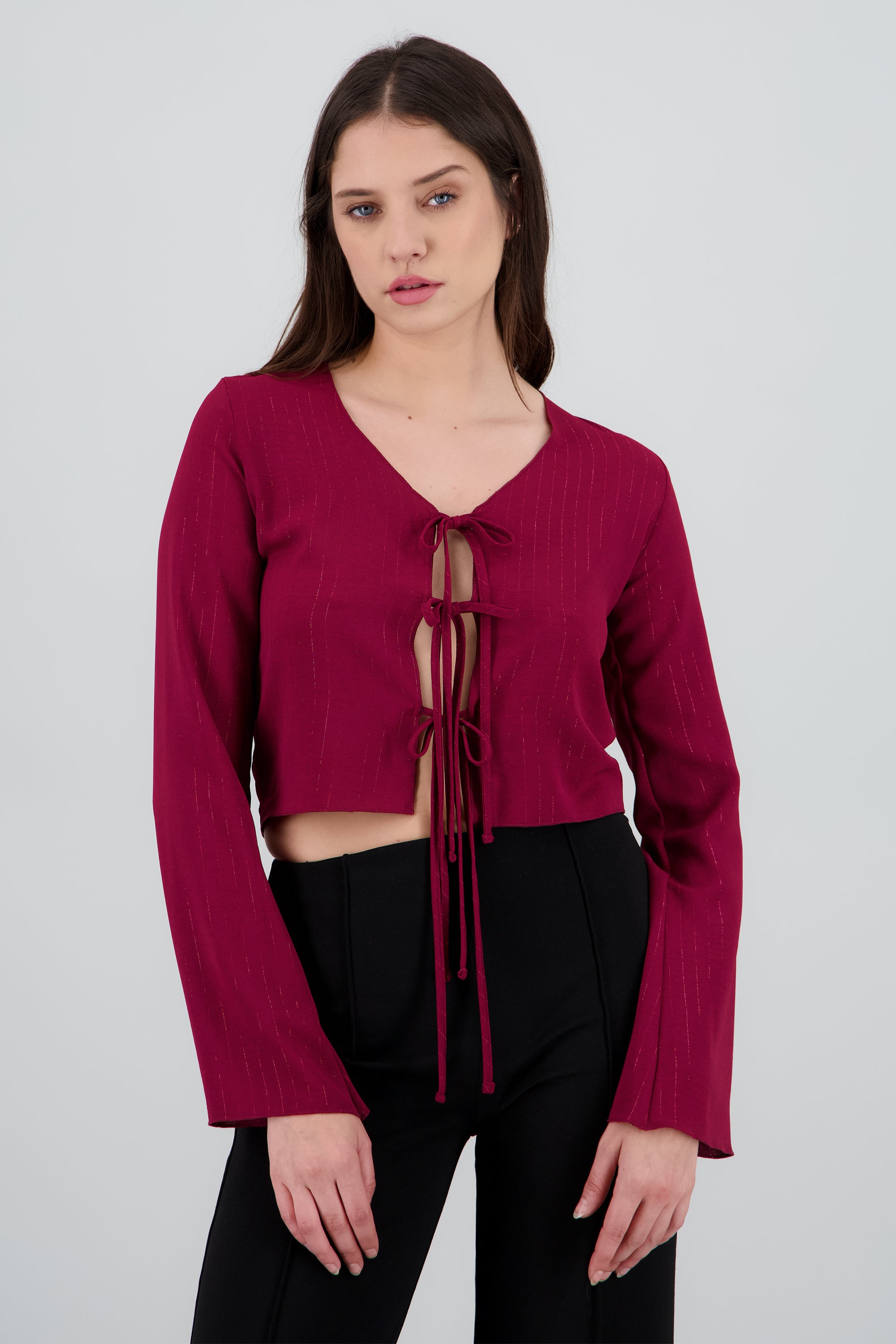 Blusa manga larga escote detalle moños VINO