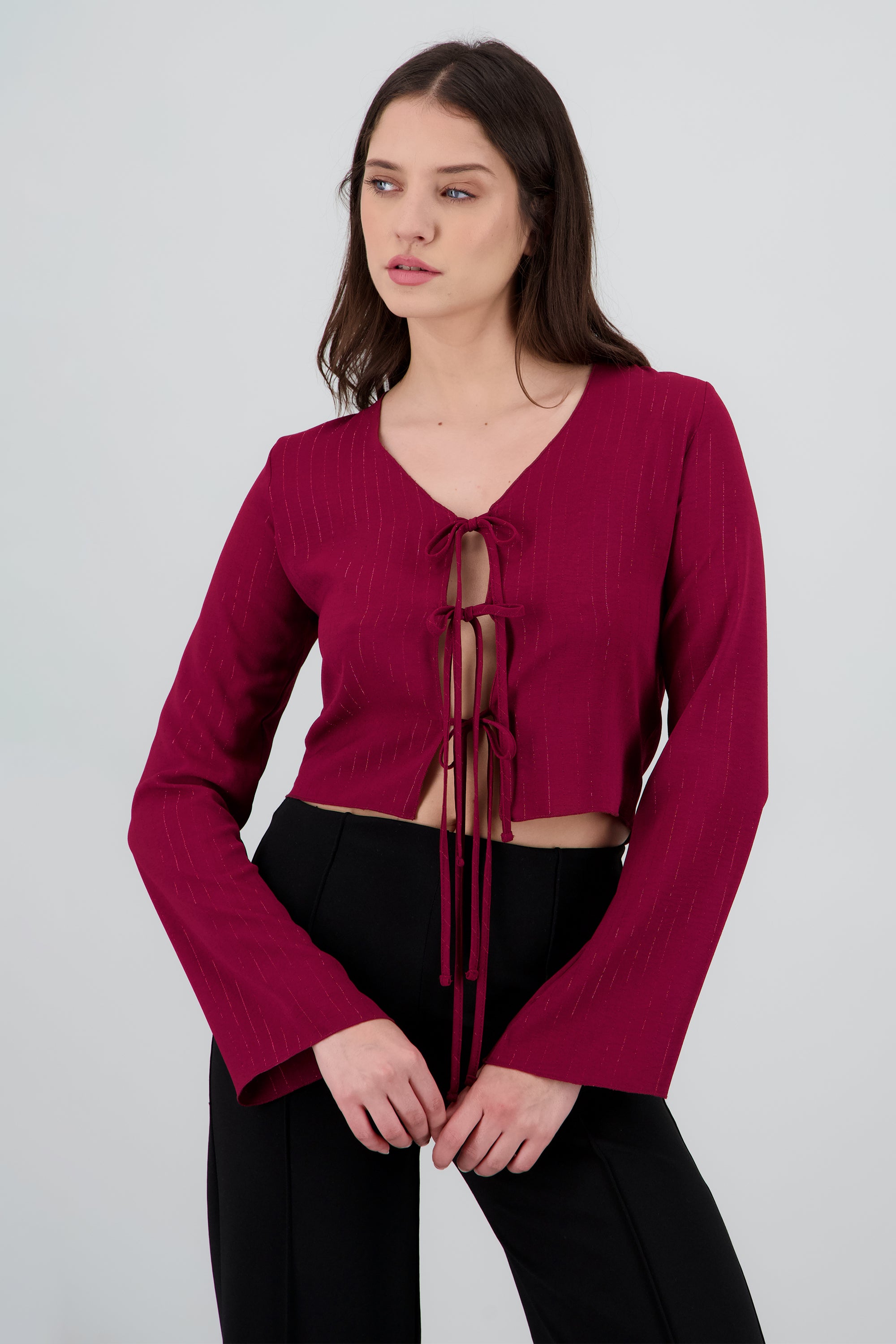 Blusa manga larga escote detalle moños VINO
