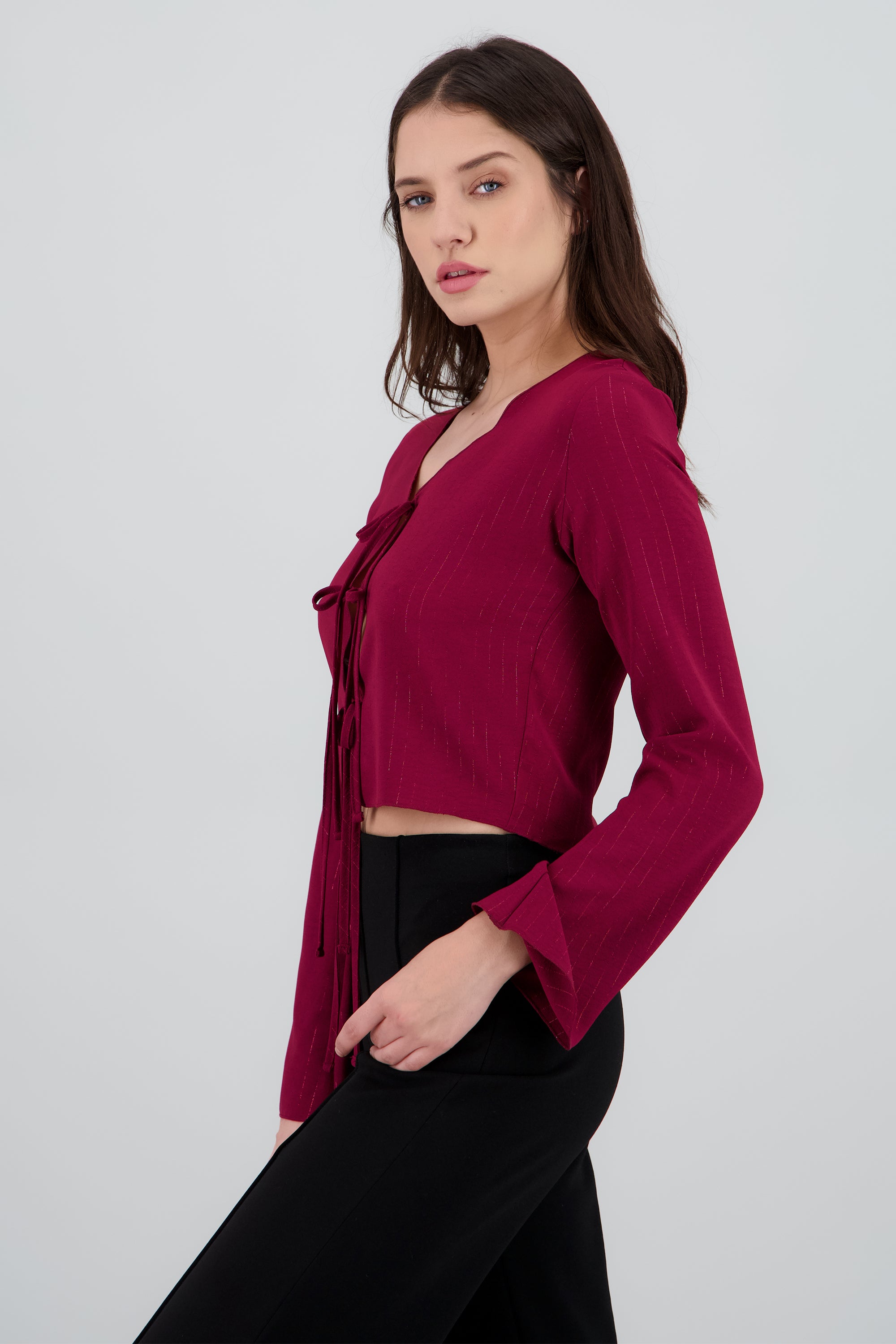 Blusa manga larga escote detalle moños VINO