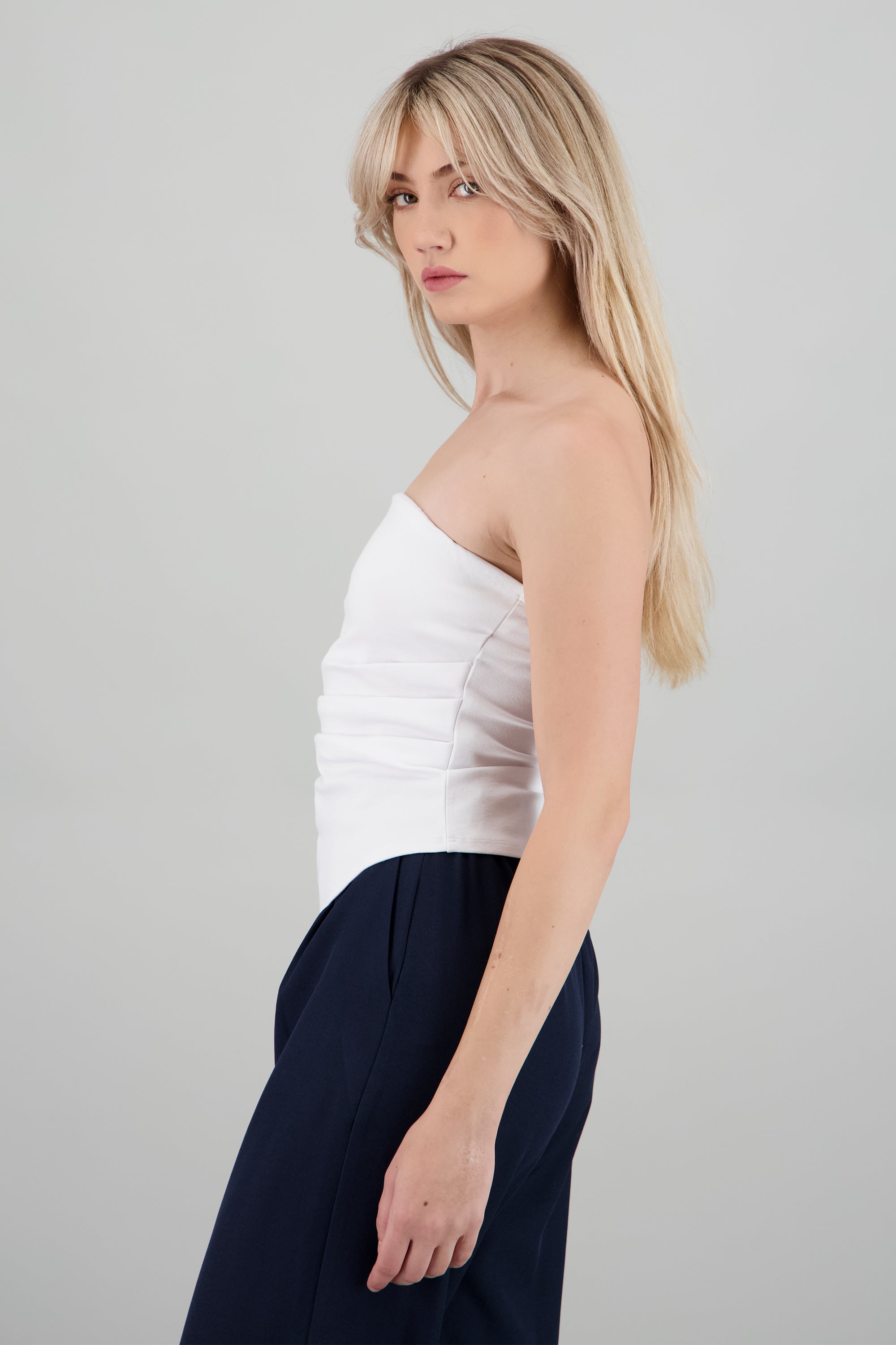 Top liso asimetrico drapeado BLANCO