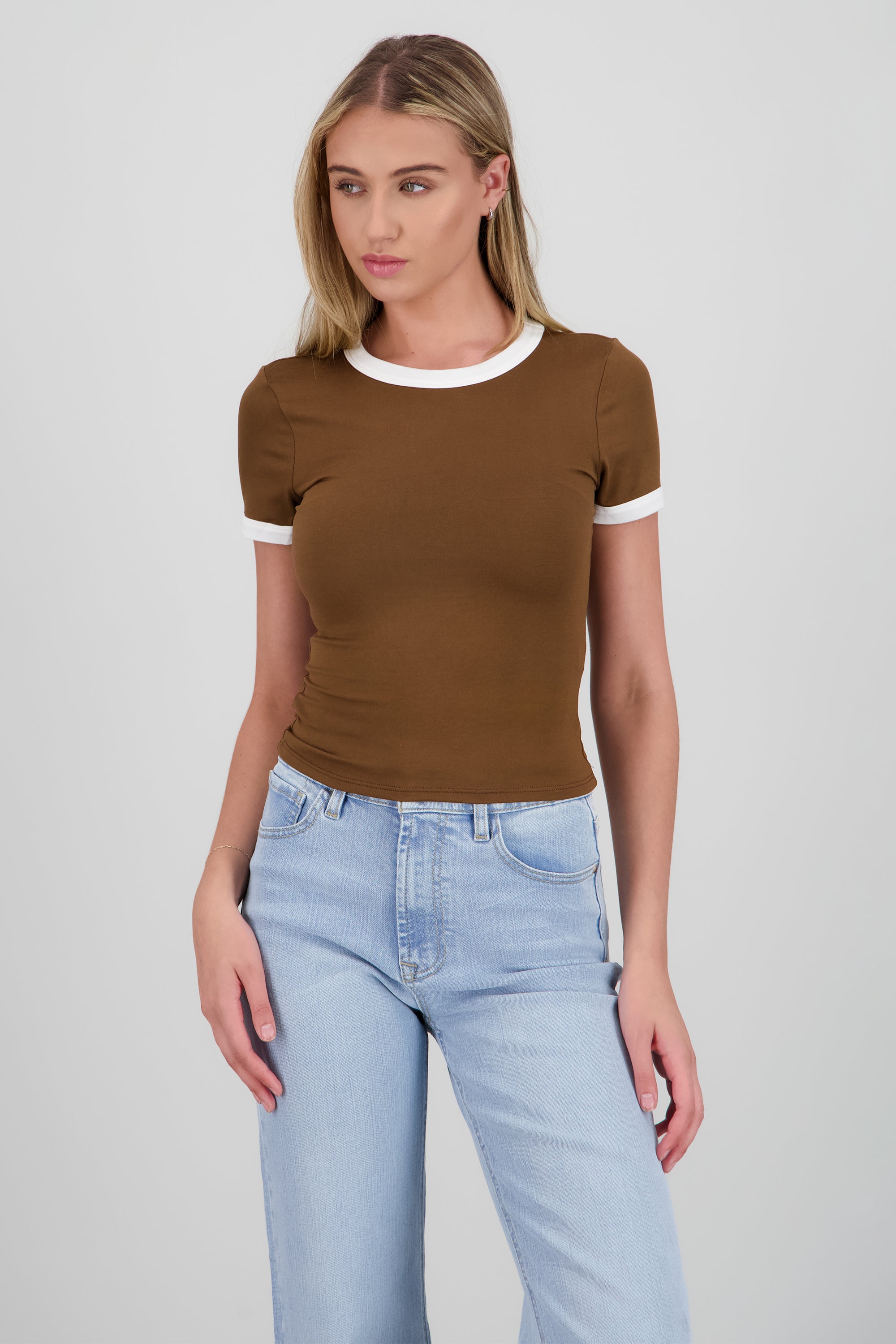 Top cuello redondo contraste CHOCOLATE