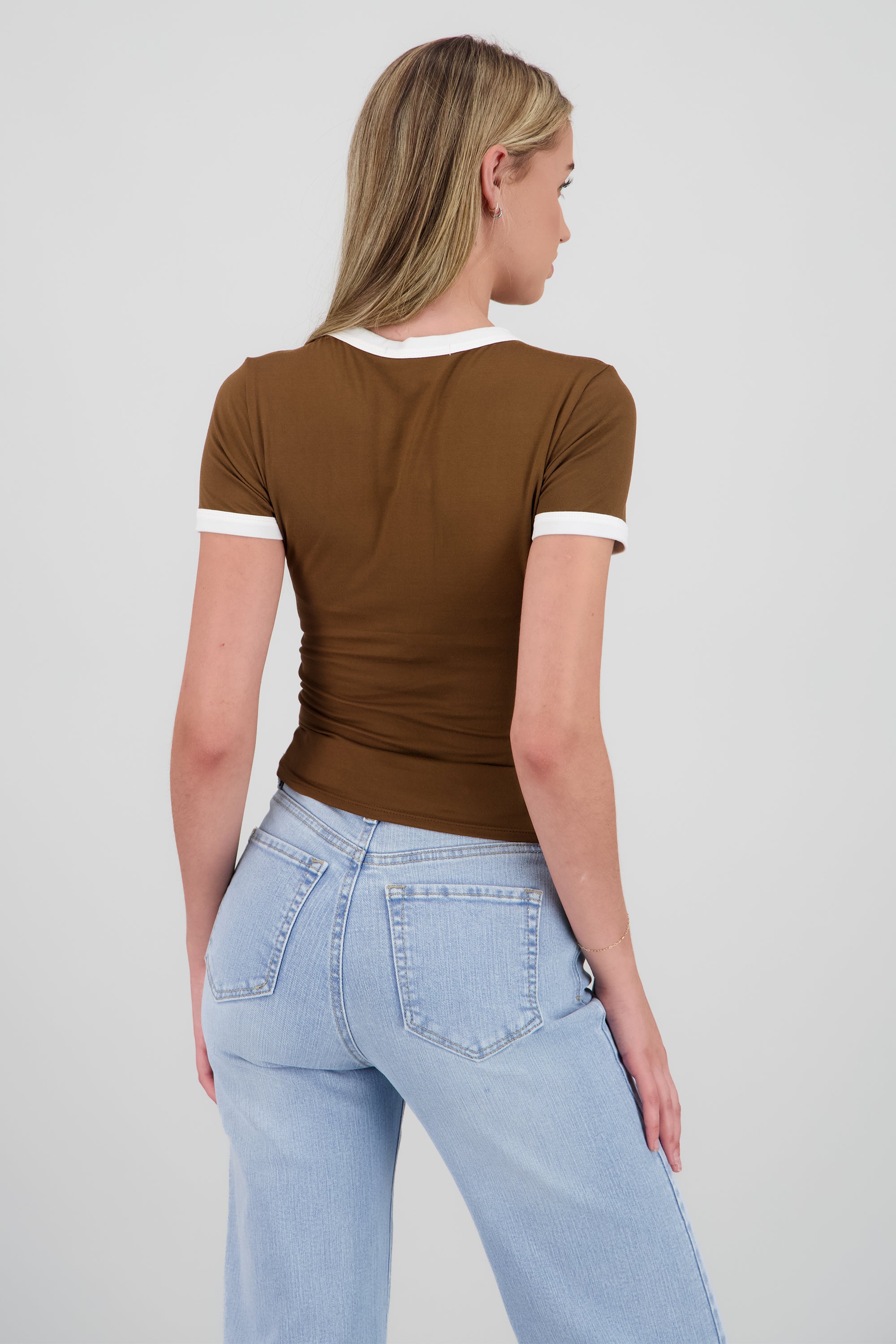 Top cuello redondo contraste CHOCOLATE