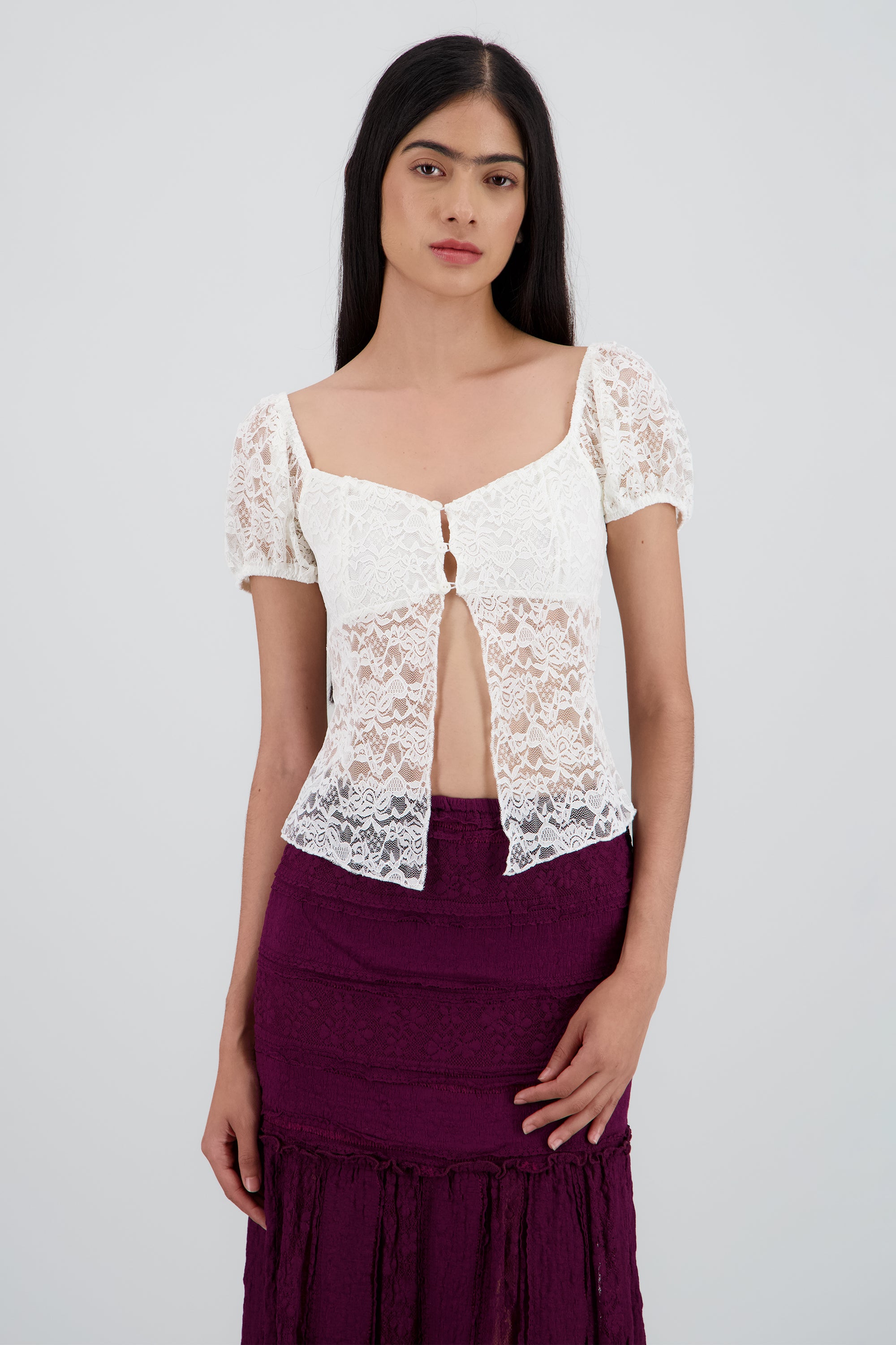 Blusa encaje manga corta detalle botones BLANCO