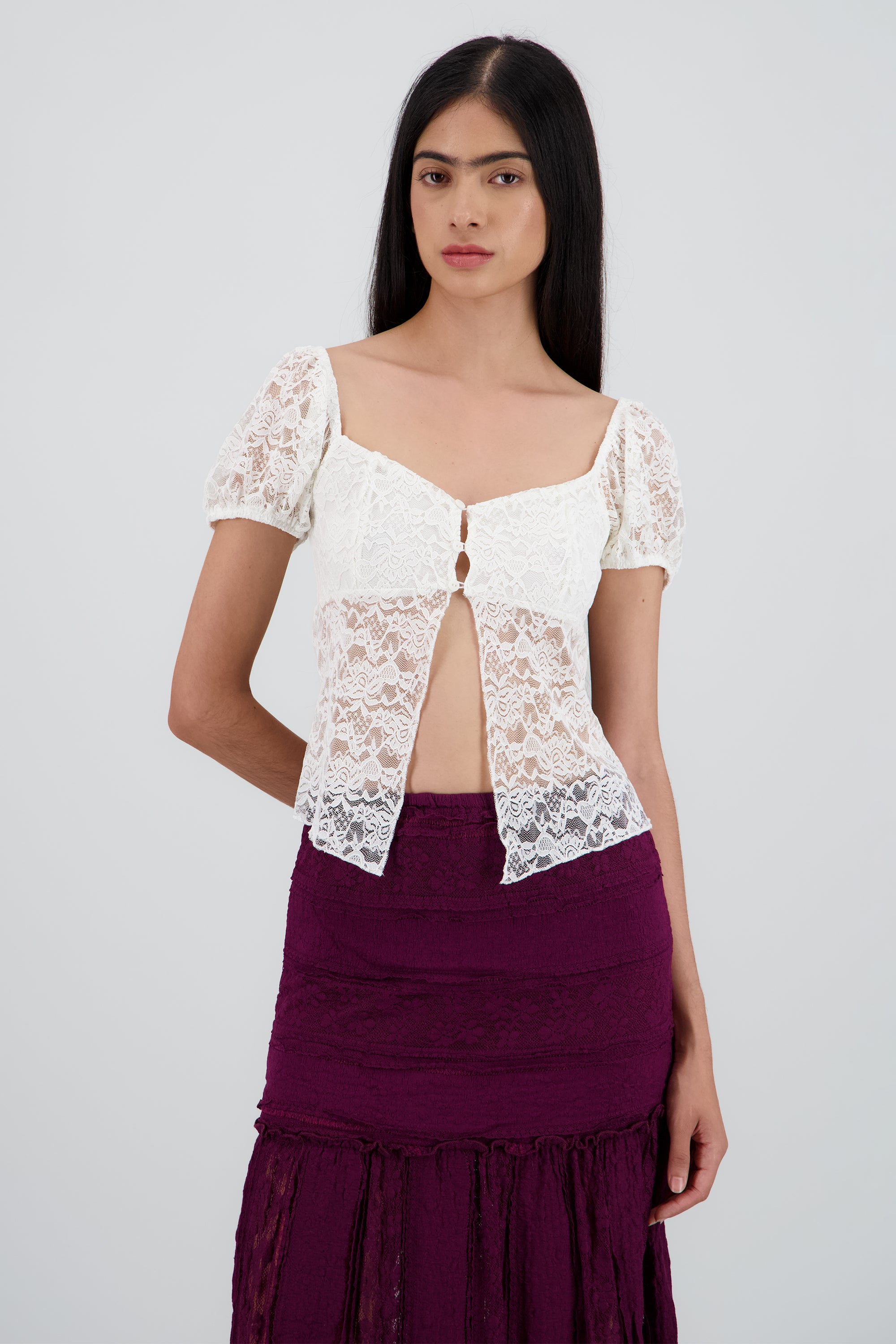 Blusa encaje manga corta detalle botones BLANCO