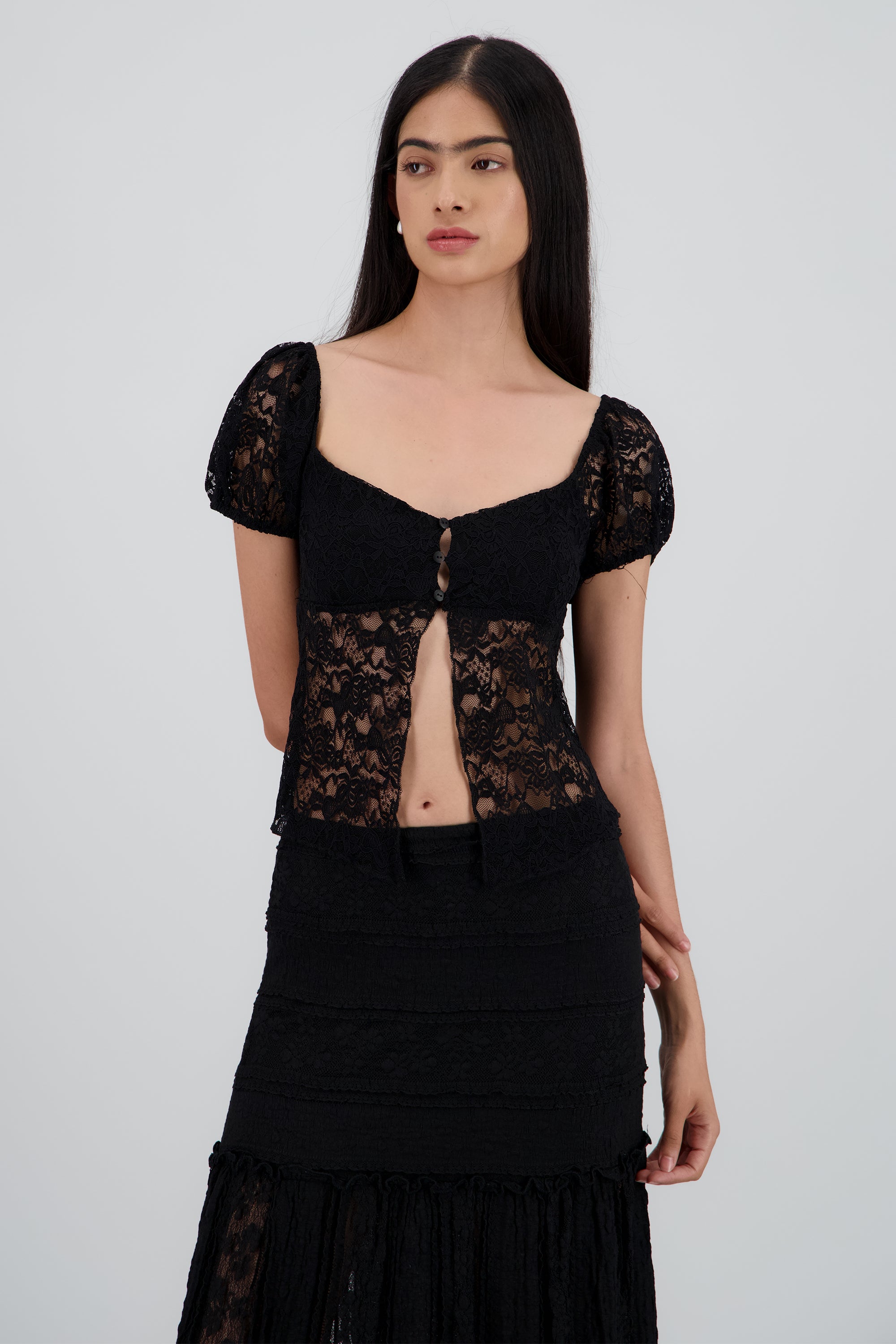 Blusa encaje manga corta detalle botones NEGRO