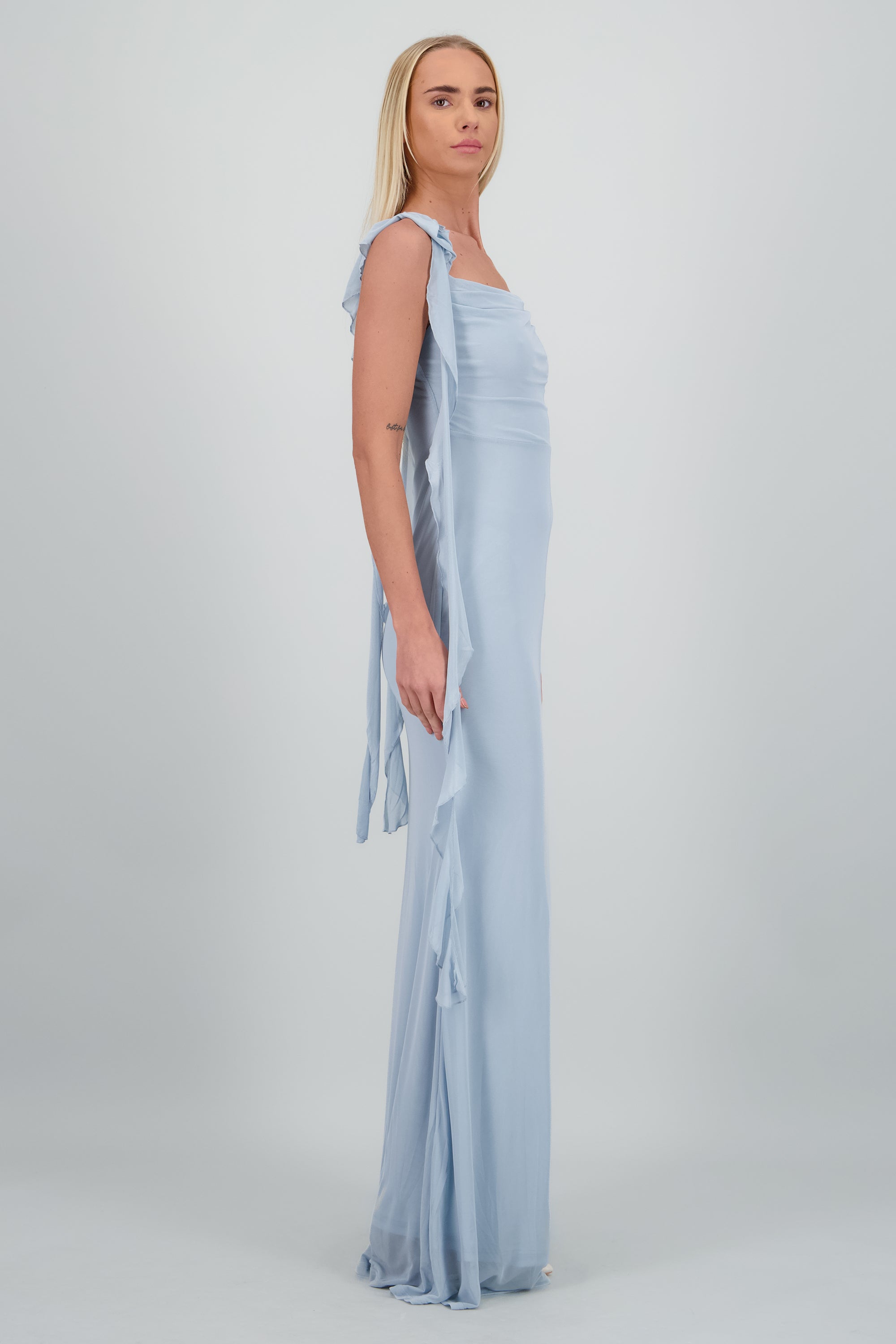 Vestido maxi detalle ruffles AZUL PASTEL