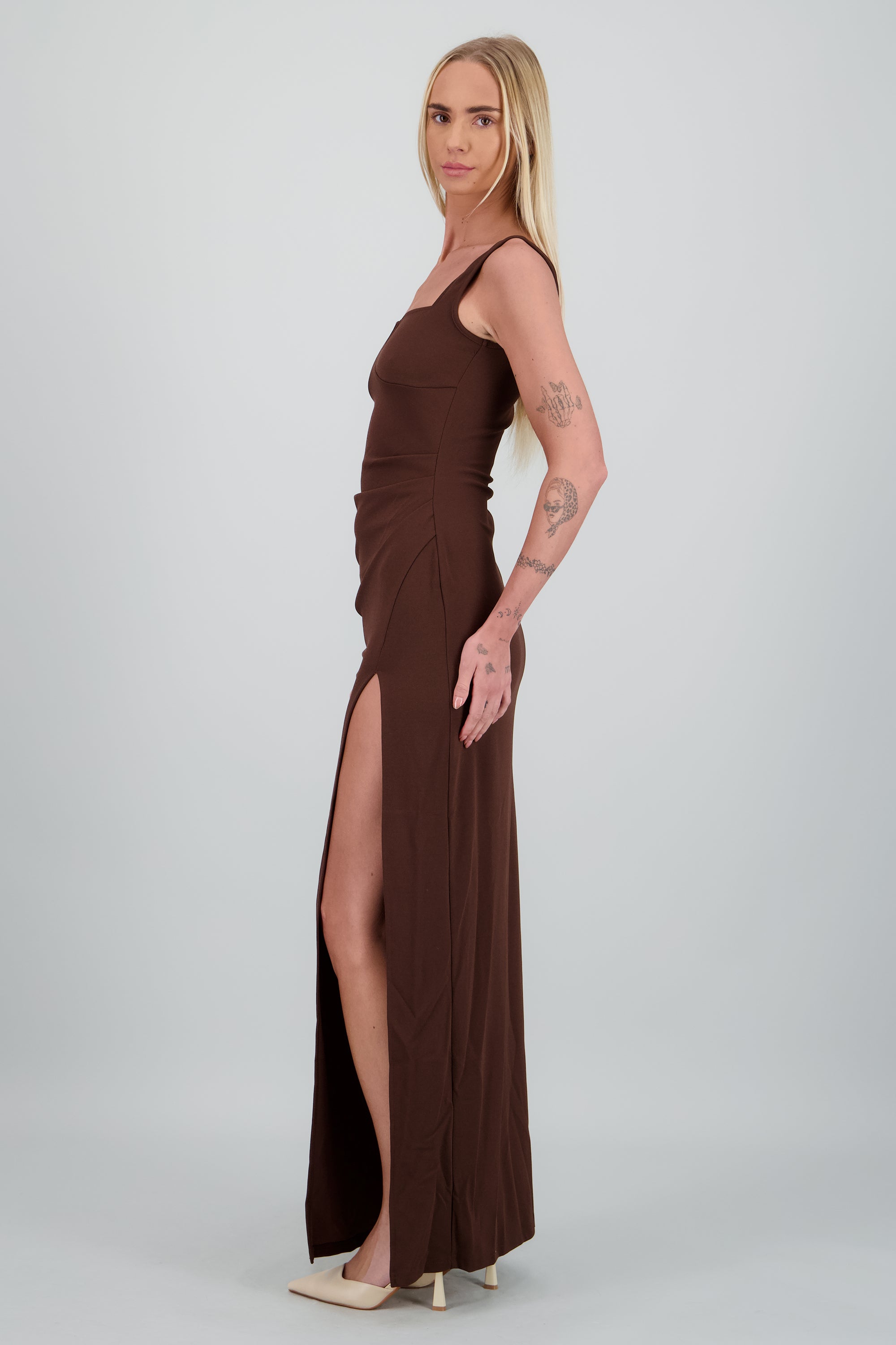 Vestido maxi detalle costado CHOCOLATE