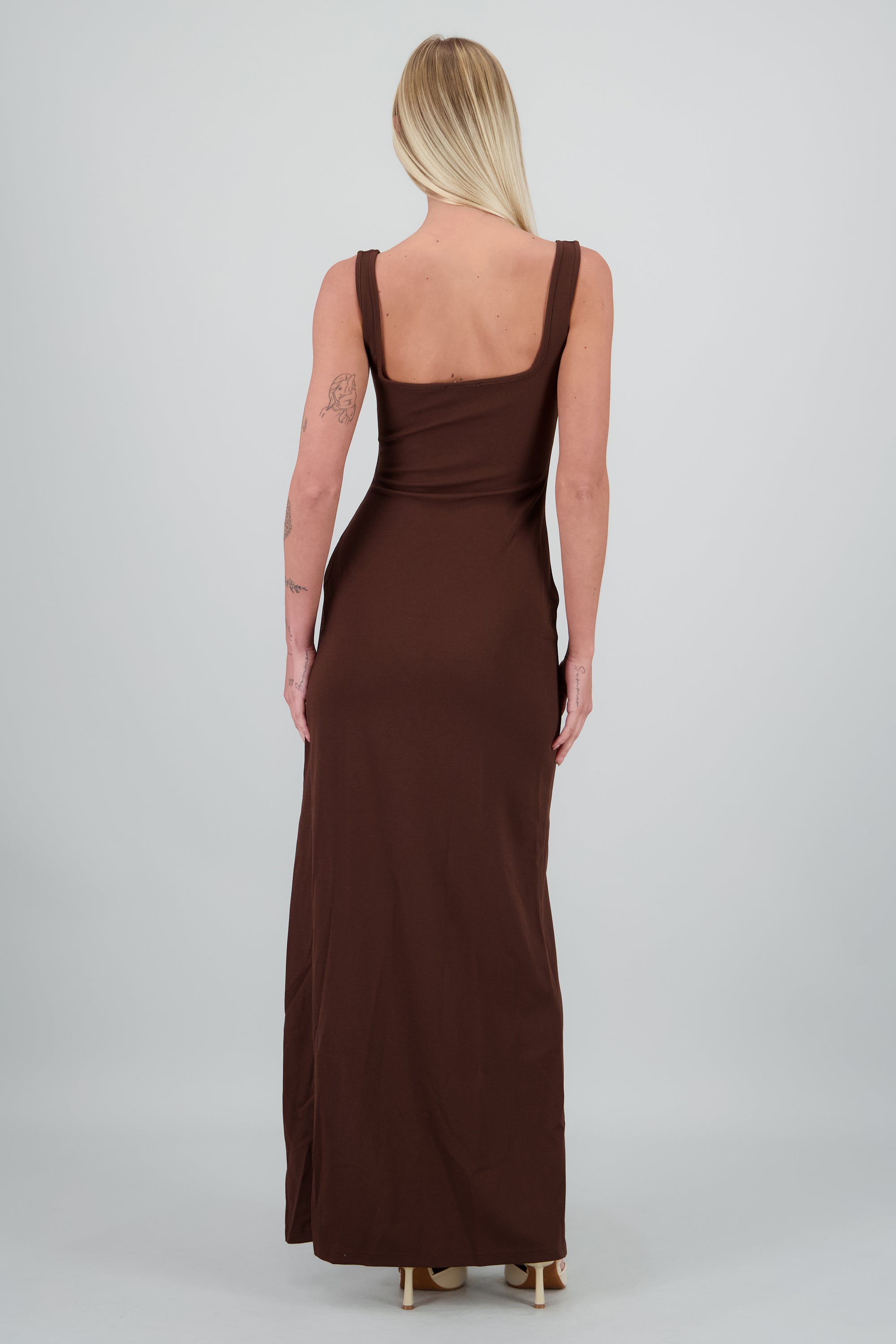 Vestido maxi detalle costado CHOCOLATE