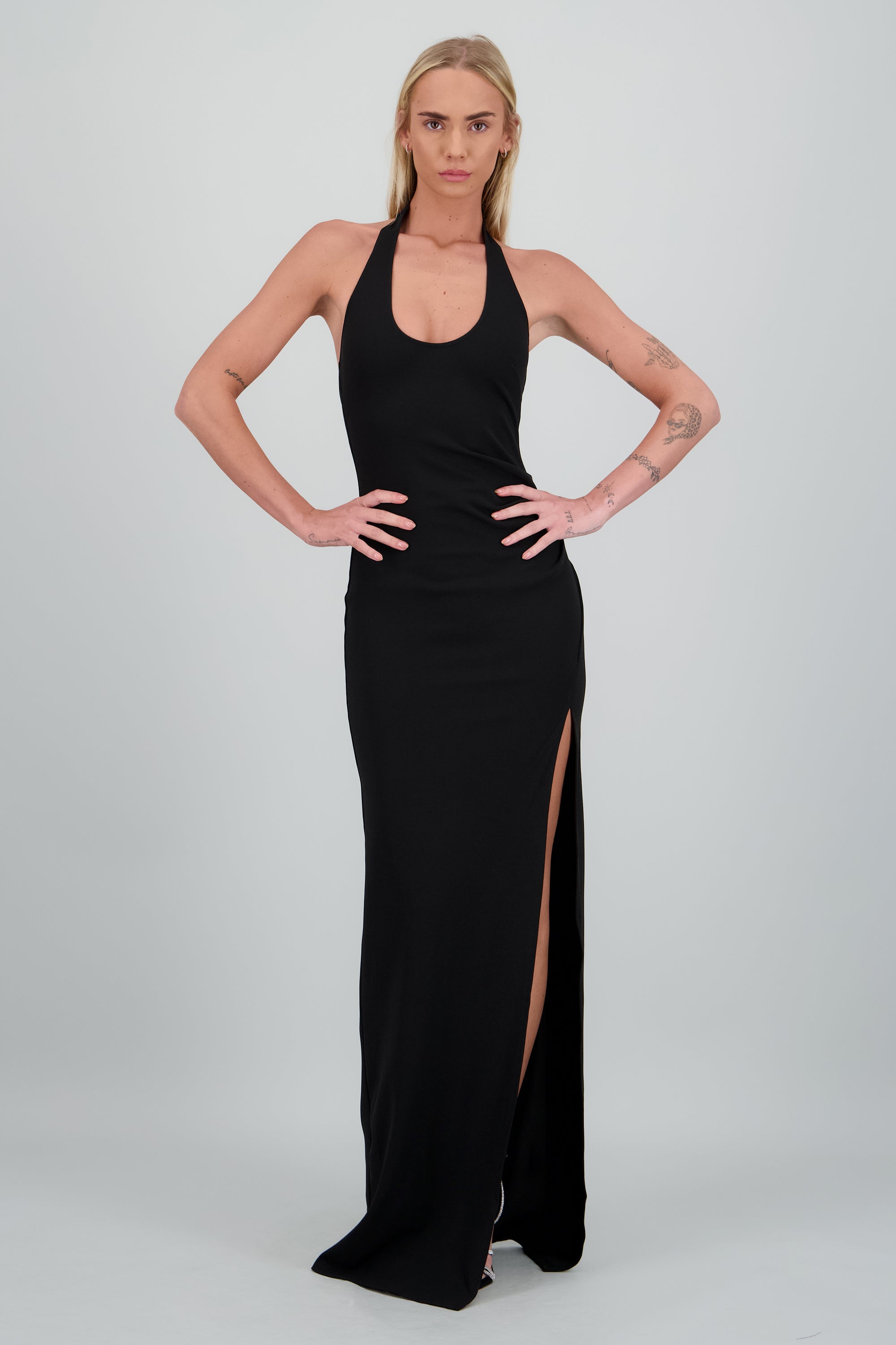 Maxi vestido cuello halter NEGRO