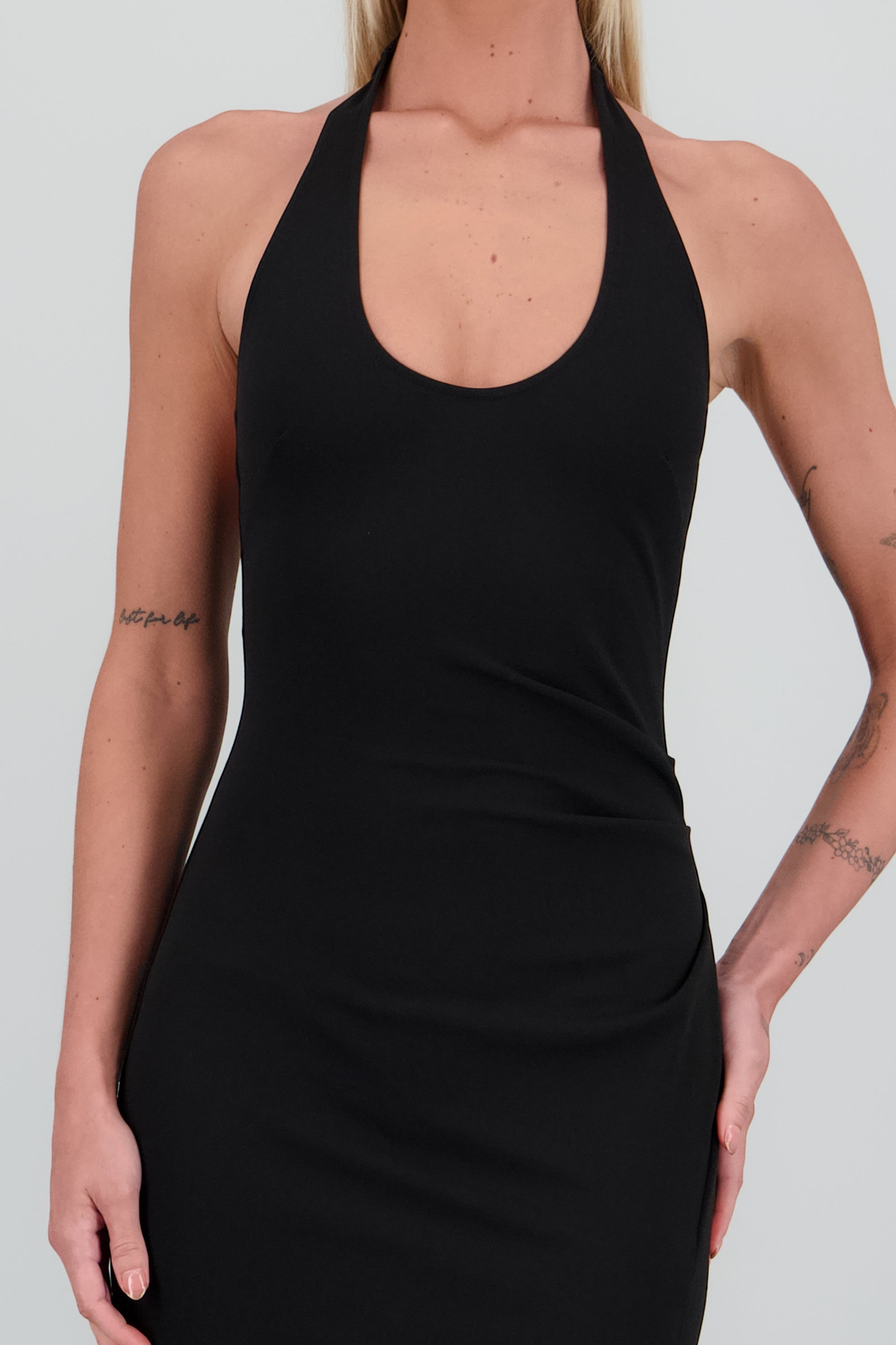 Maxi vestido cuello halter NEGRO