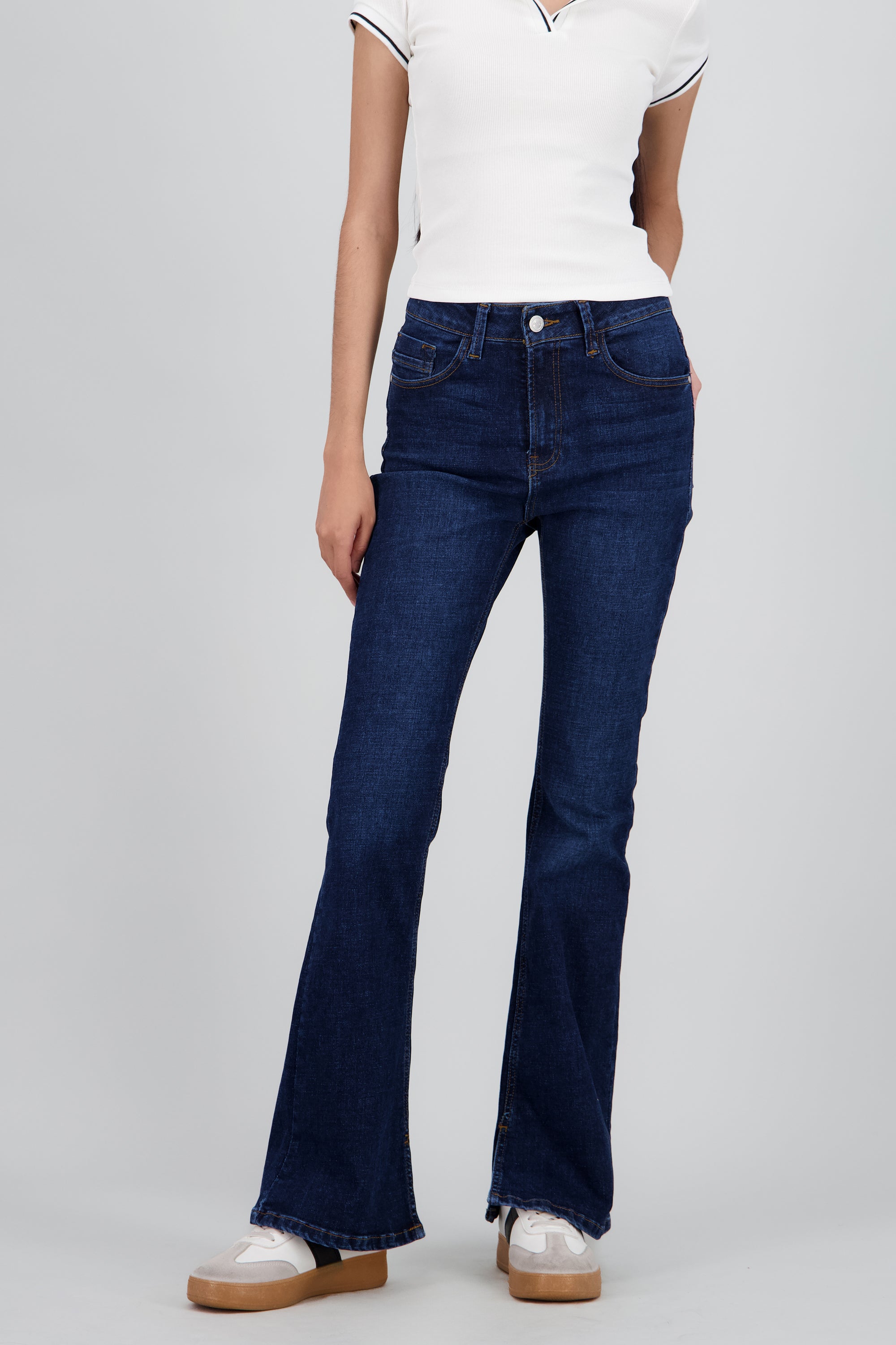 Jeans flare abertura DARK WASH