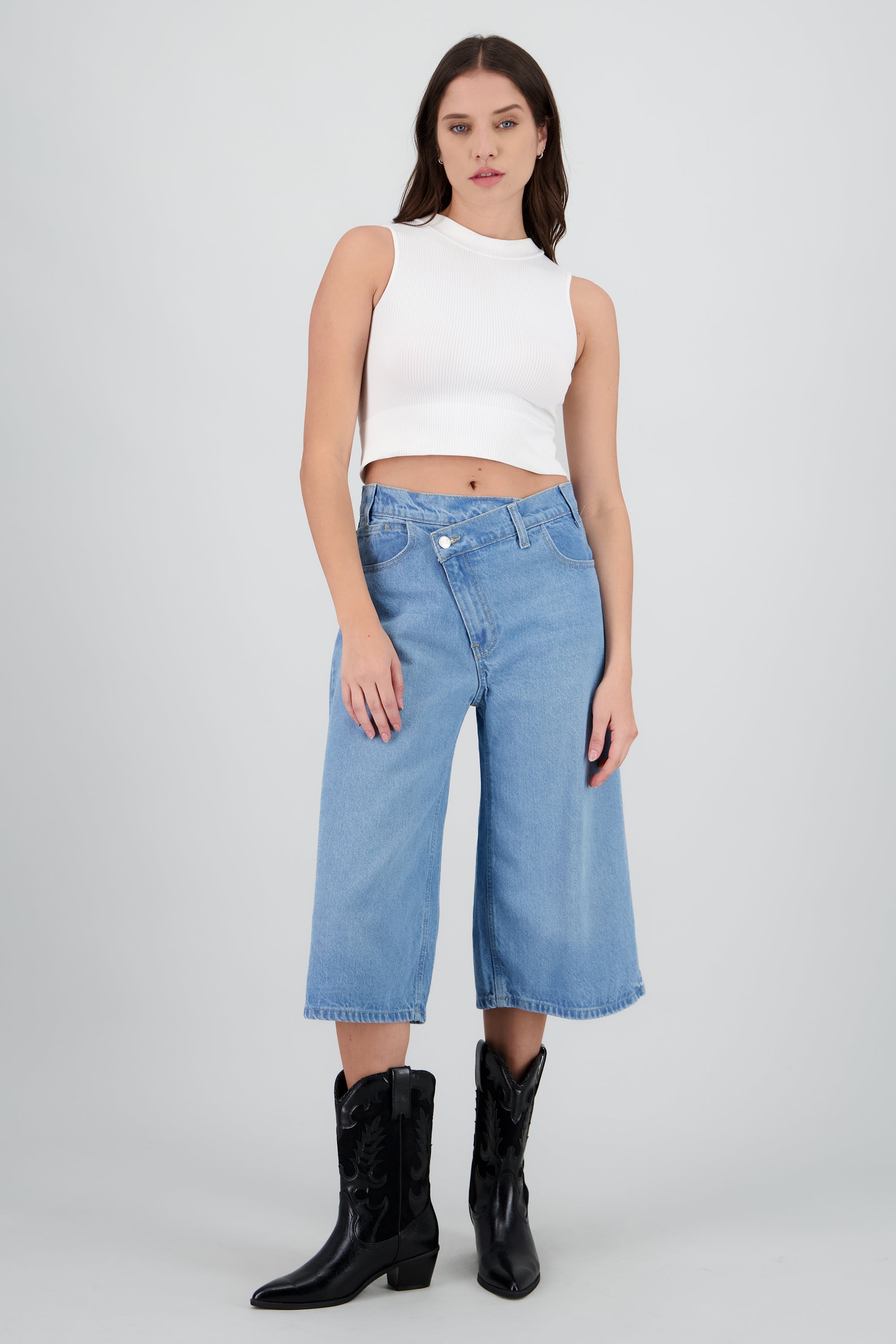 Bermuda baggy con pretina cruzada MEDIUM WASH