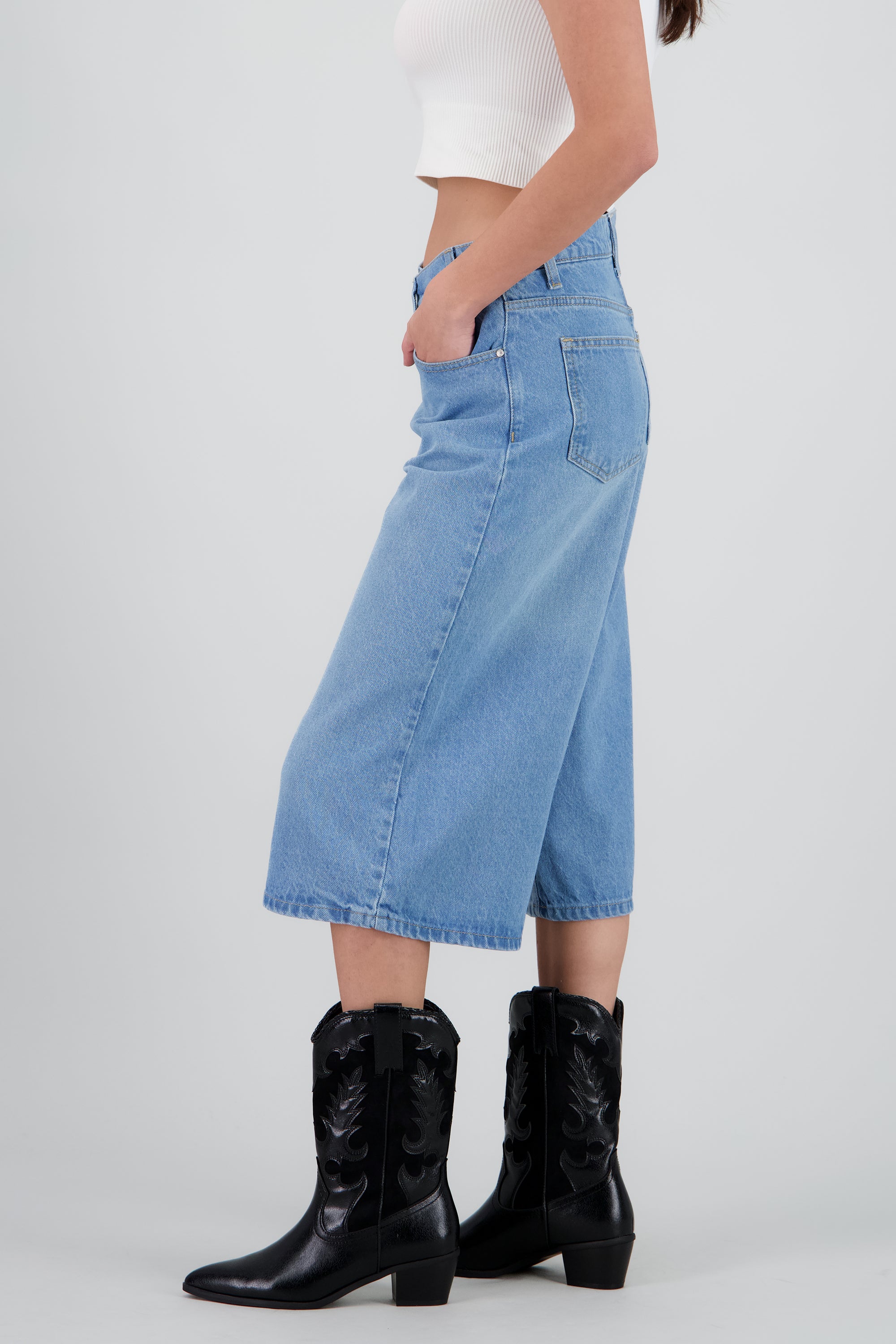Bermuda baggy con pretina cruzada MEDIUM WASH