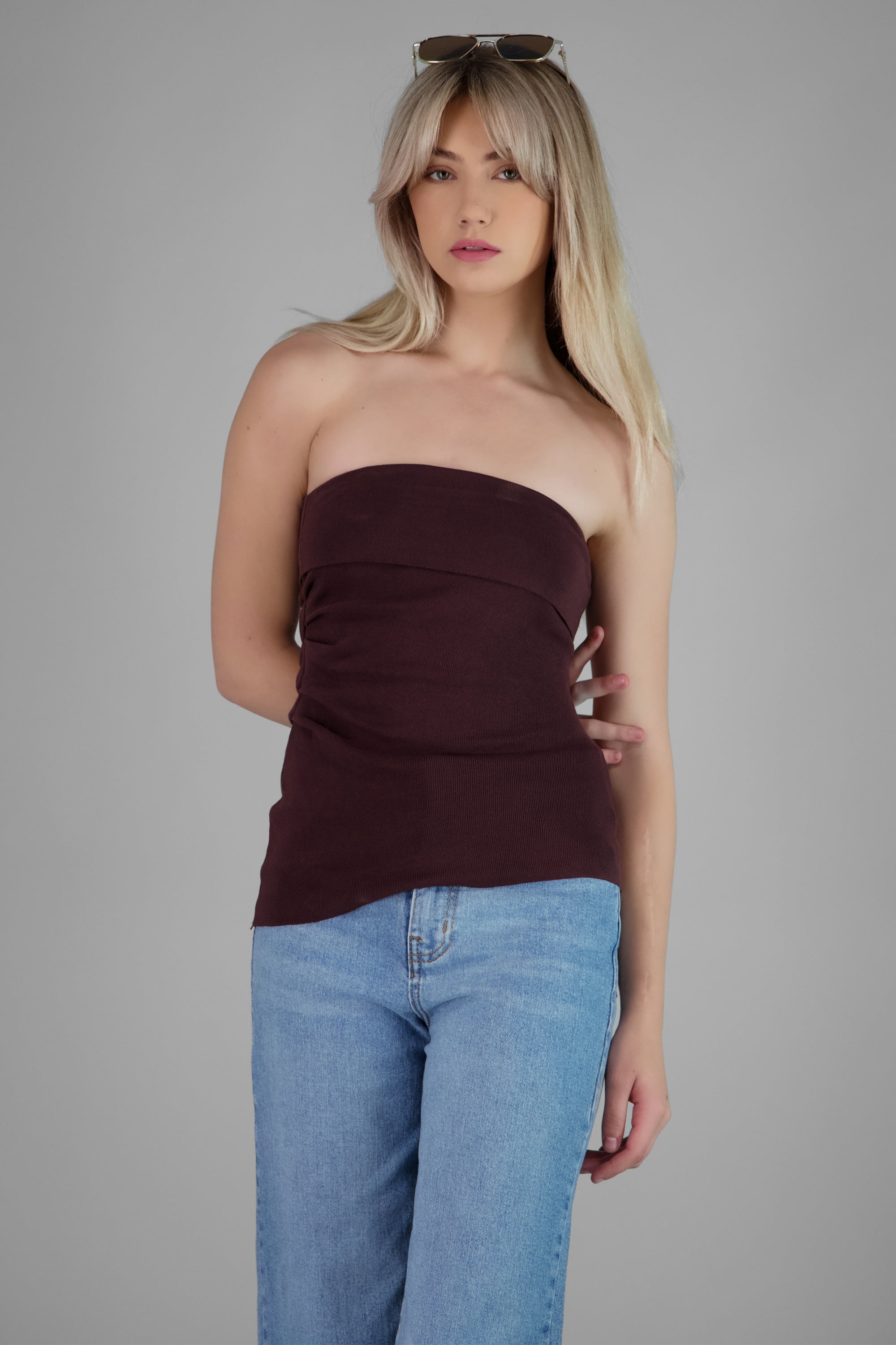 Top tubo asimetrico tejido con dobladillo CHOCOLATE