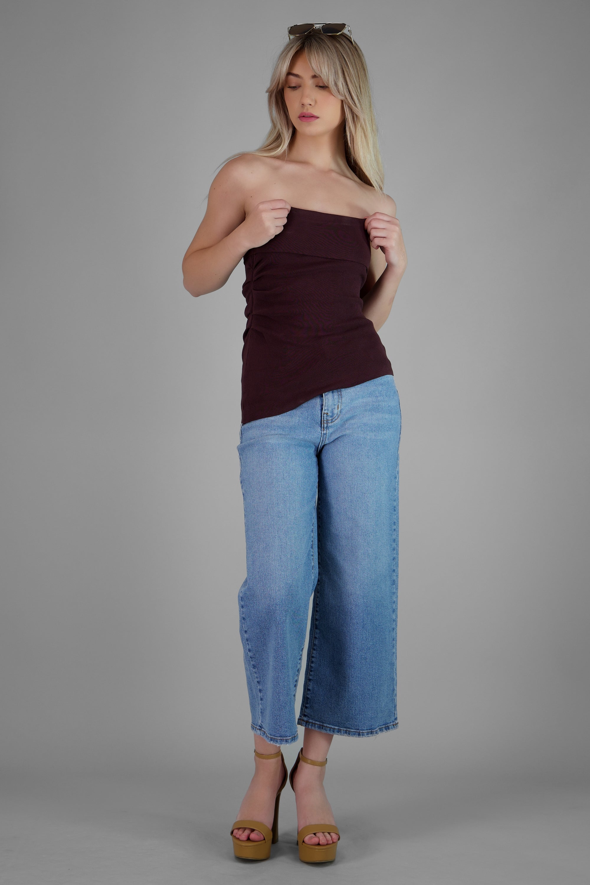 Top tubo asimetrico tejido con dobladillo CHOCOLATE