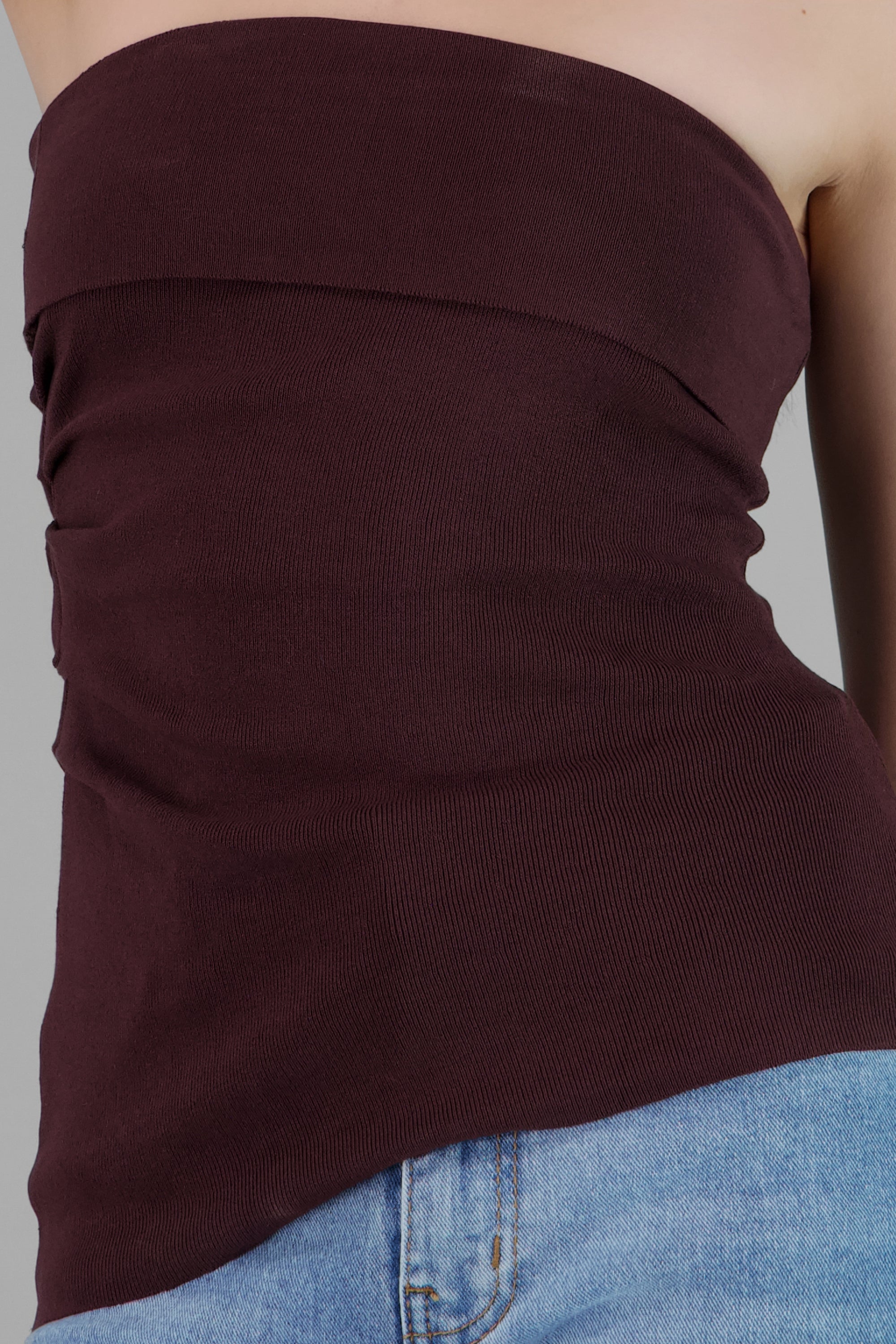 Top tubo asimetrico tejido con dobladillo CHOCOLATE