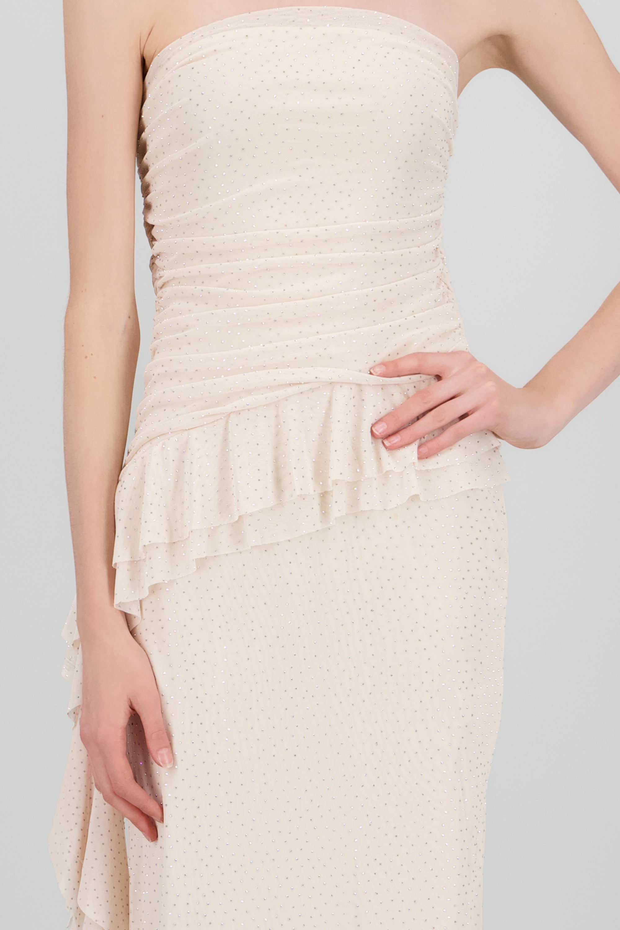 Maxivestido mesh con brillos tira asimetrica HUESO