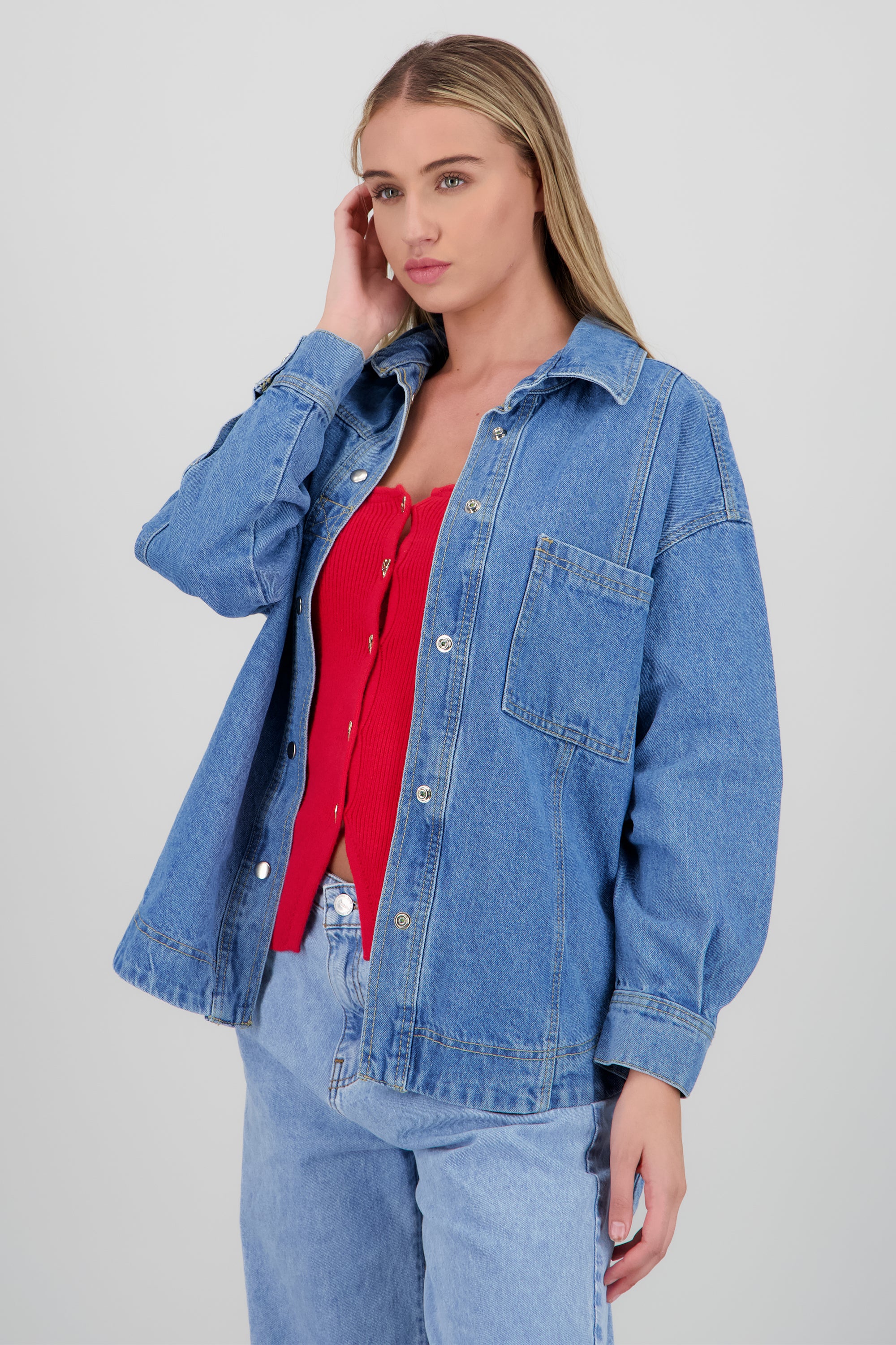 Chamarra oversize detalle bolsa MEDIUM WASH