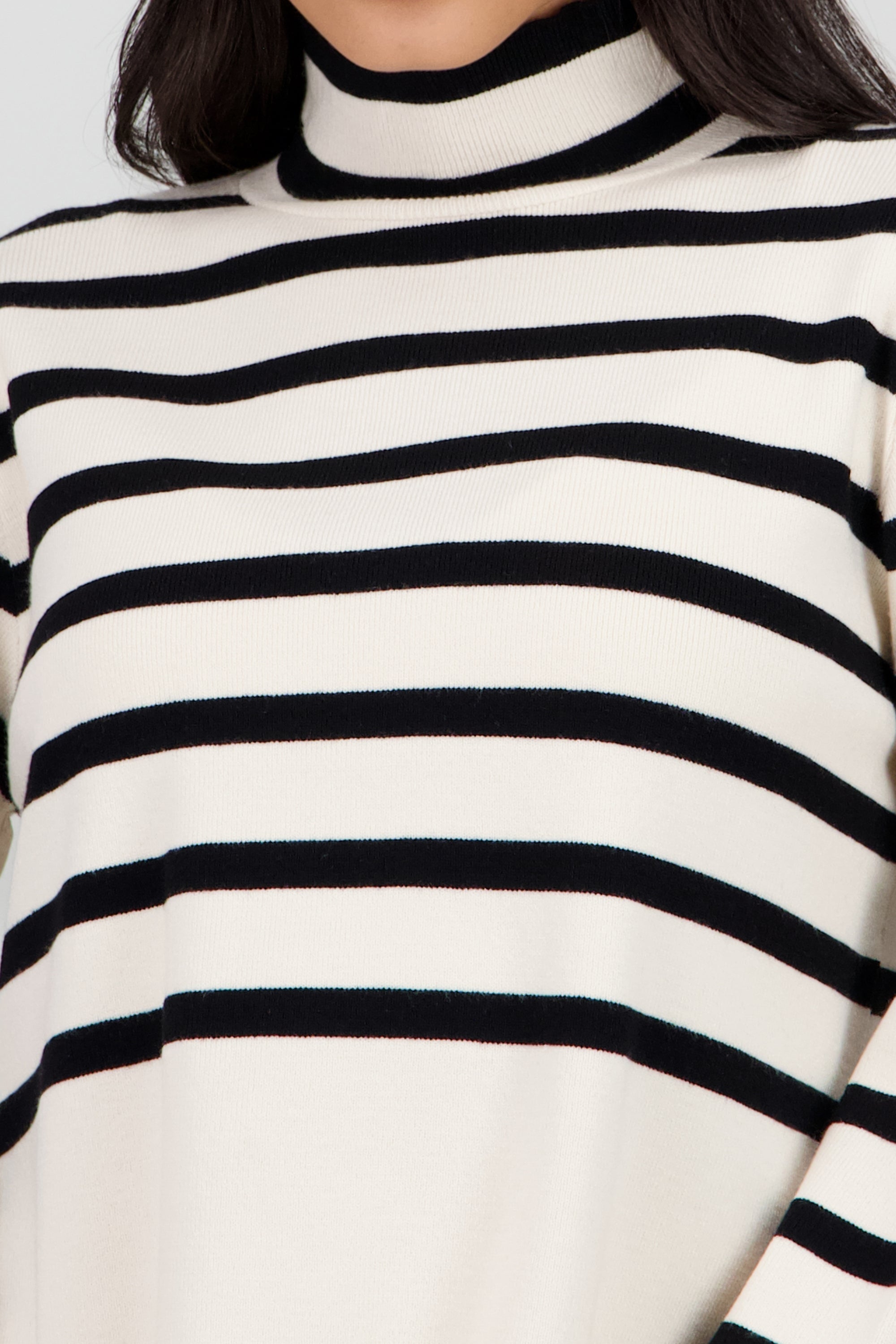 Sueter lineas cuello alto NEGRO COMBO