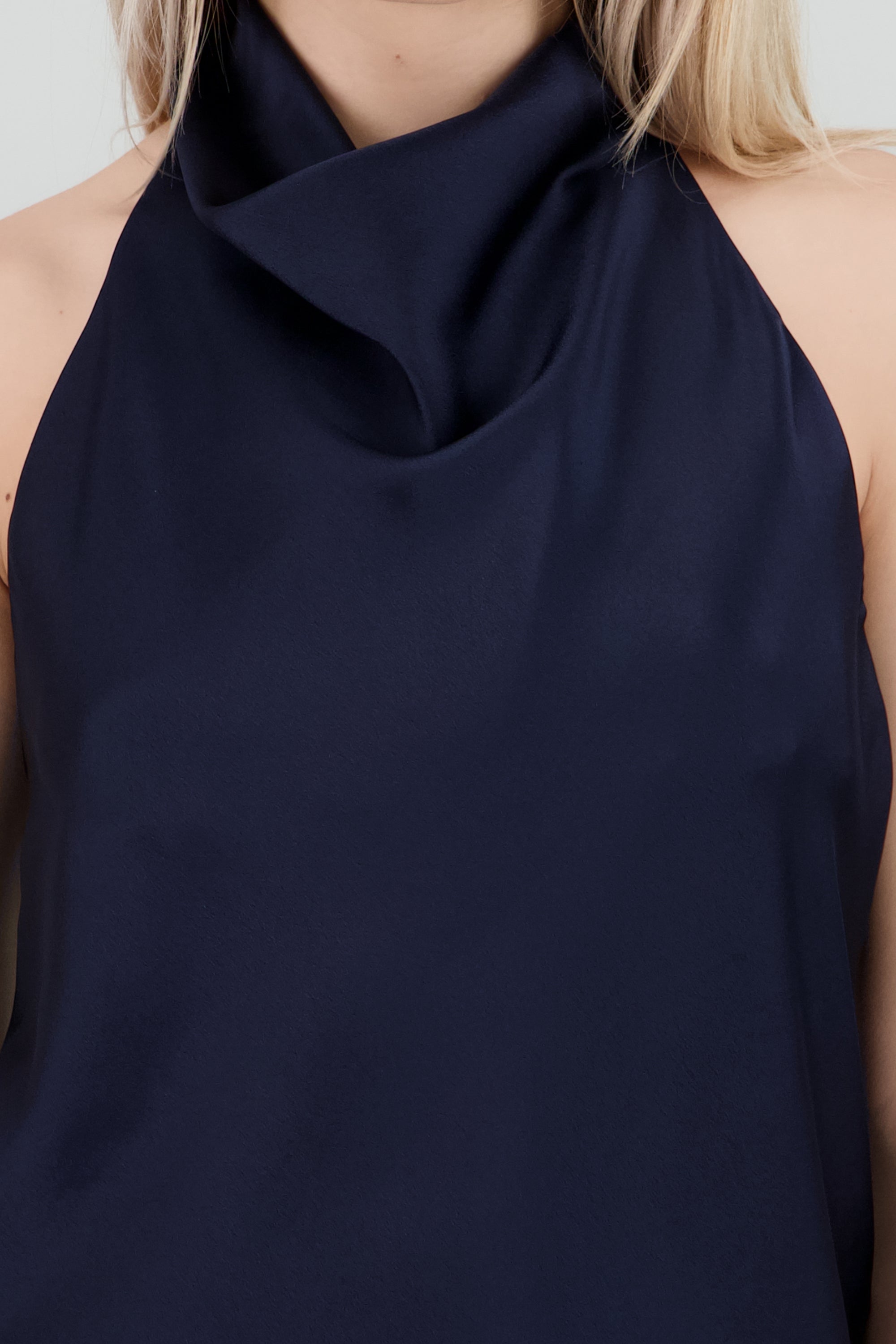 Top satin cuello cascada alto MARINO