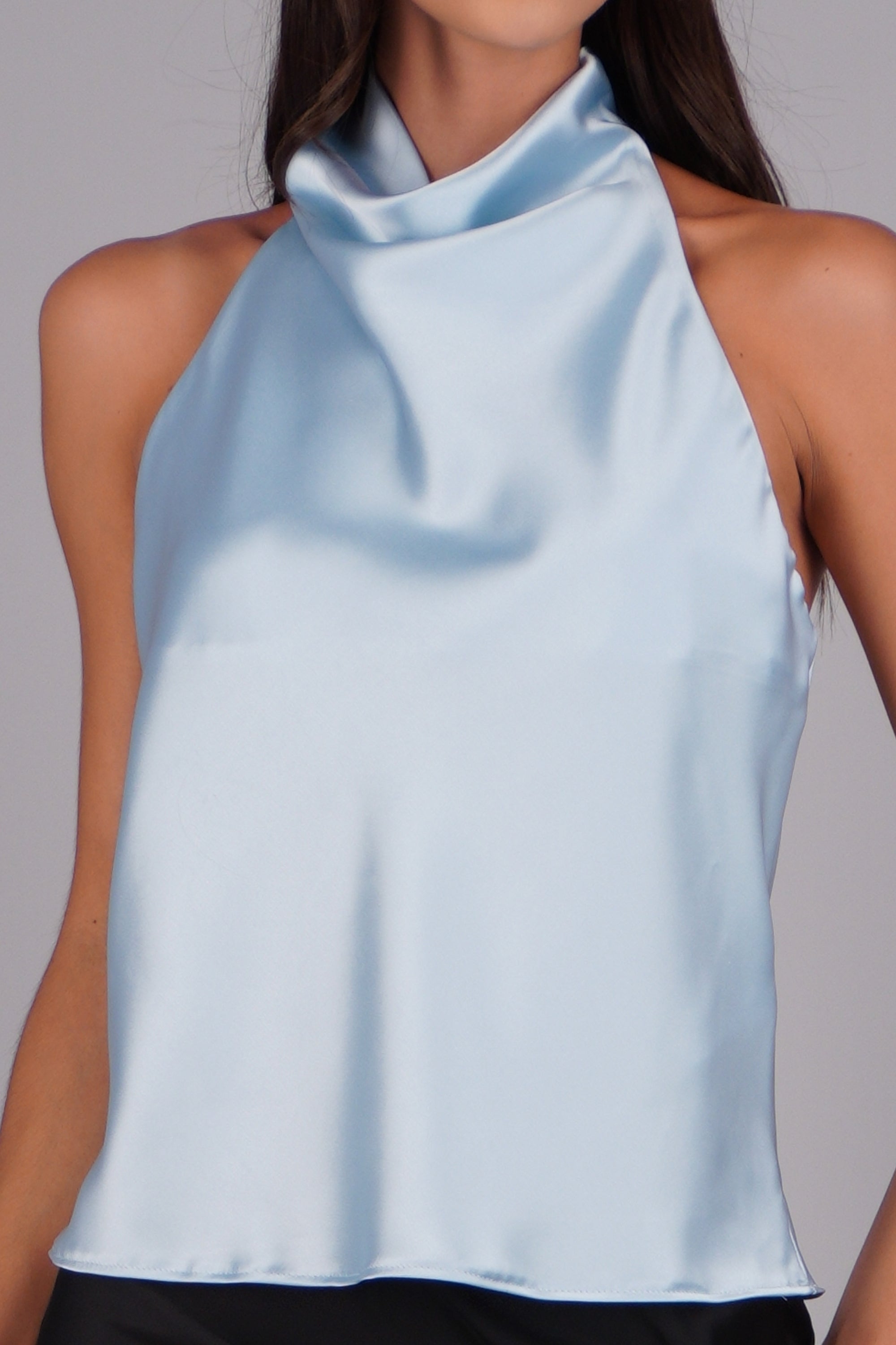 Top satín cuello cascada alto hypsters AZUL PASTEL