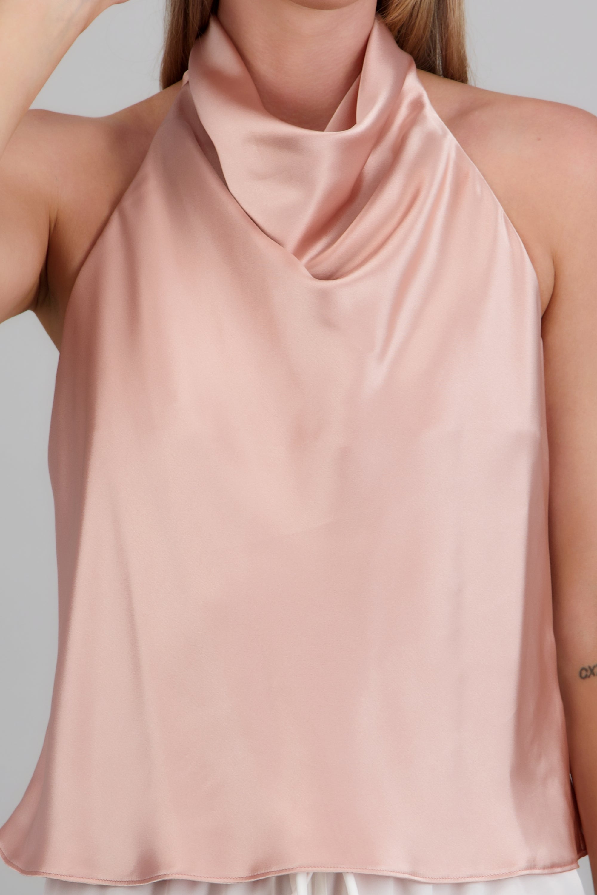 Top satín cuello cascada alto hypsters ORO ROSA