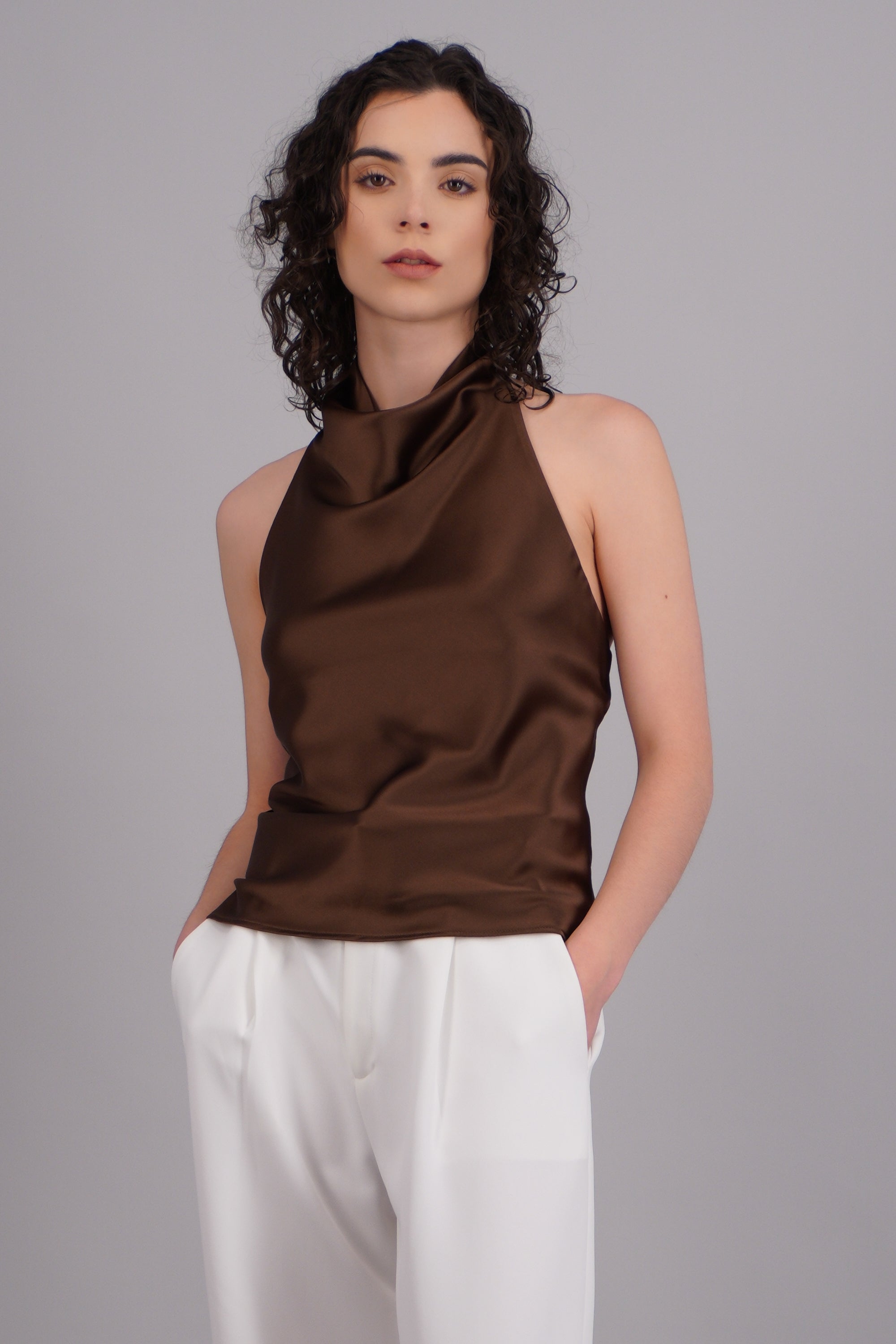 Top satín cuello cascada alto hypsters CHOCOLATE