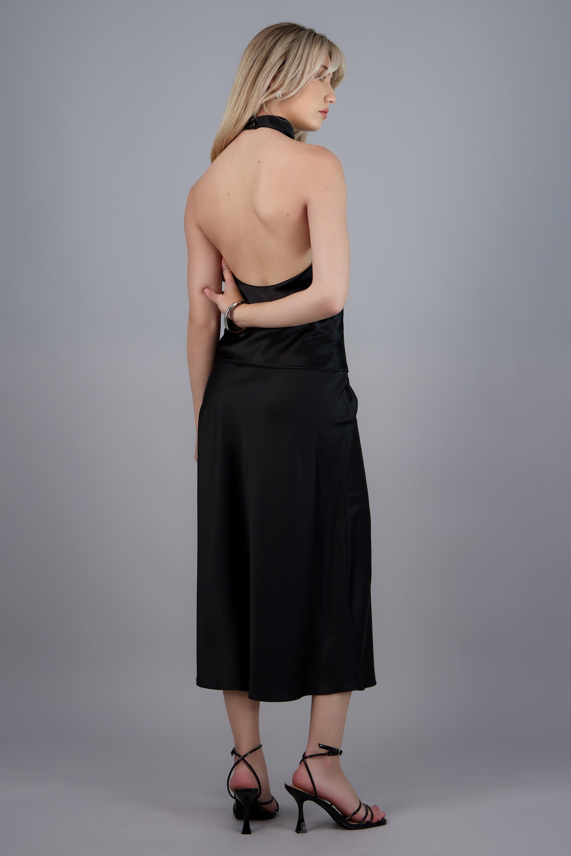 Top satin cuello cascada alto NEGRO