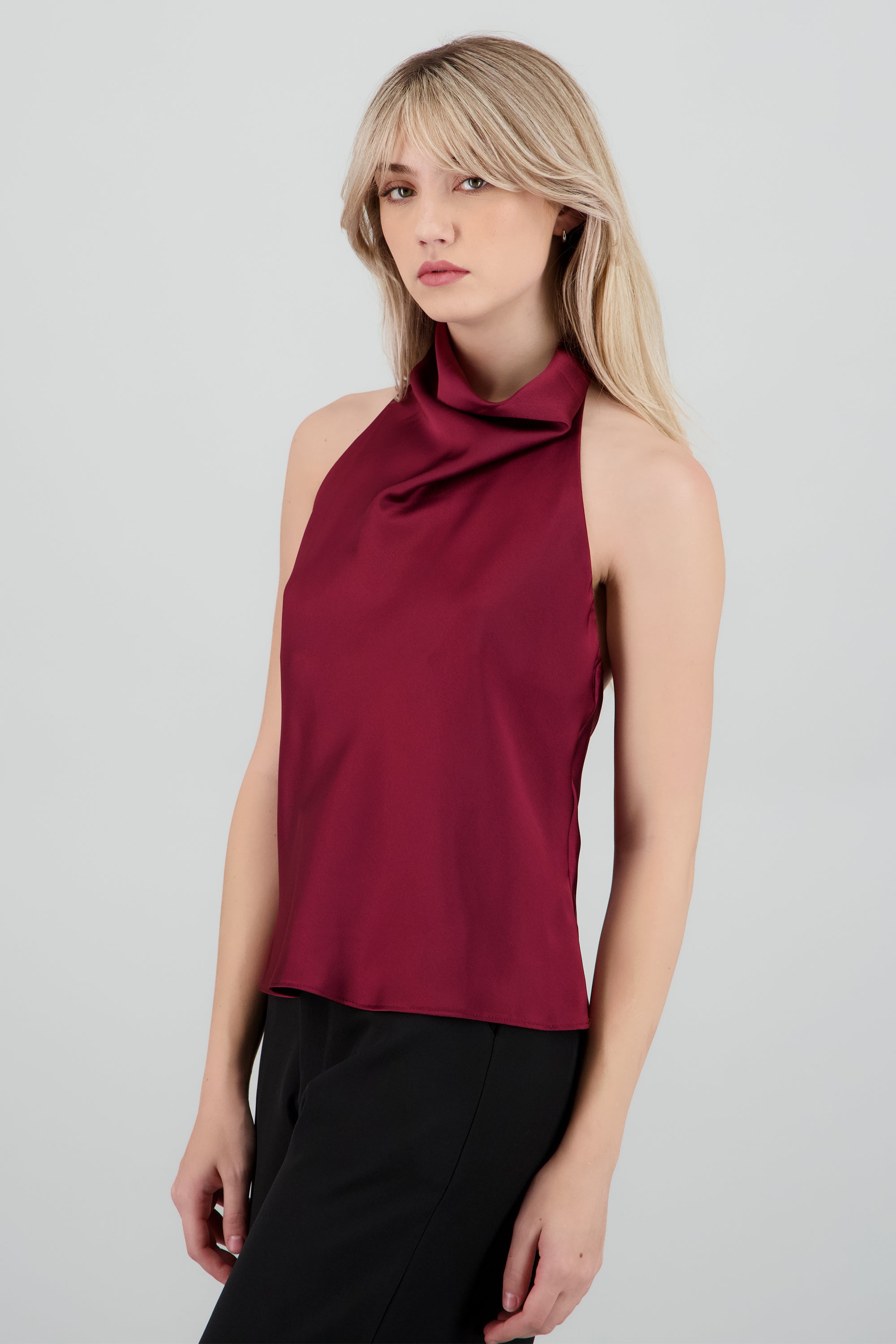 Top satin cuello cascada alto VINO