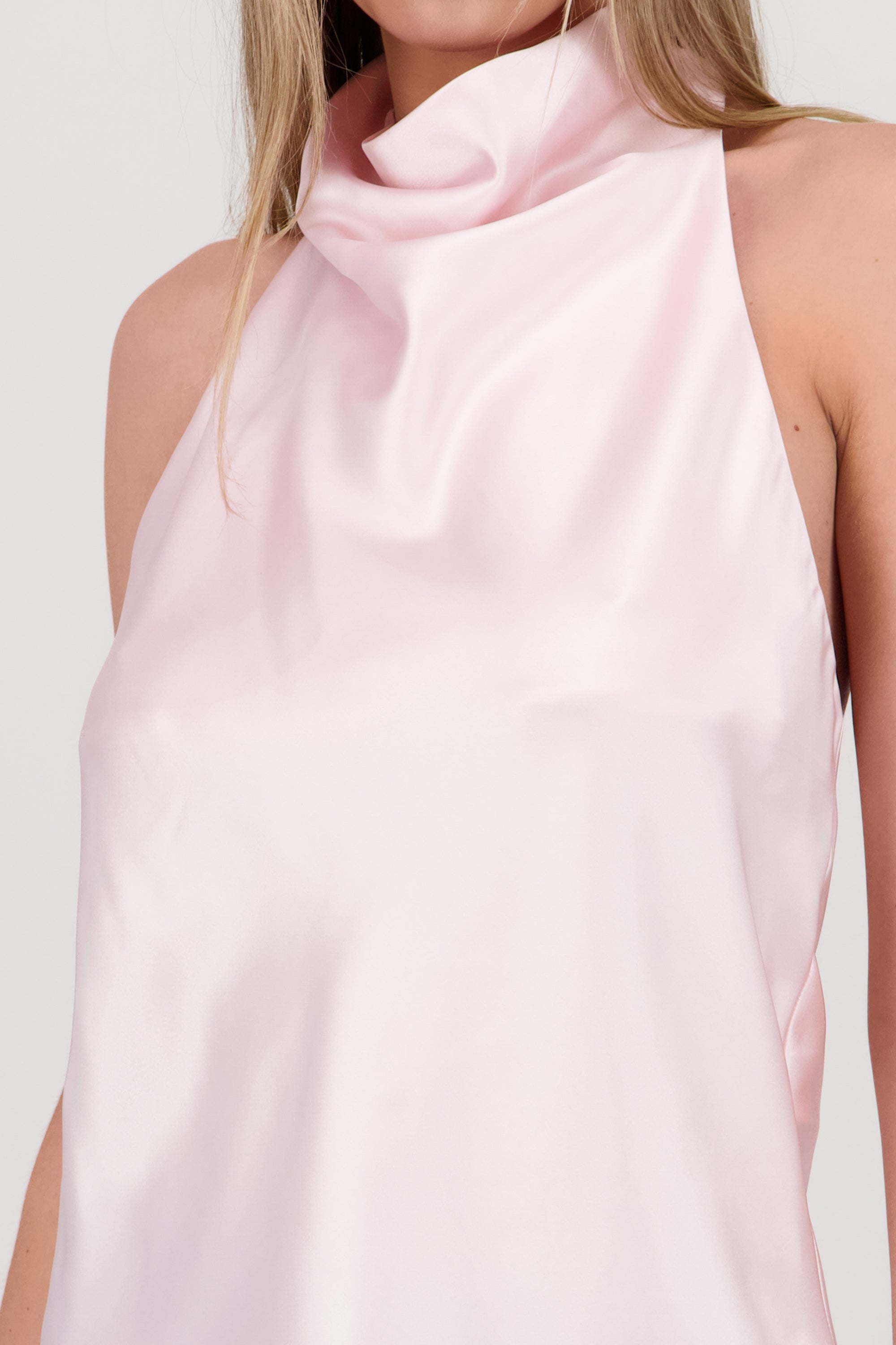 Top satin cuello cascada alto ROSA PASTEL