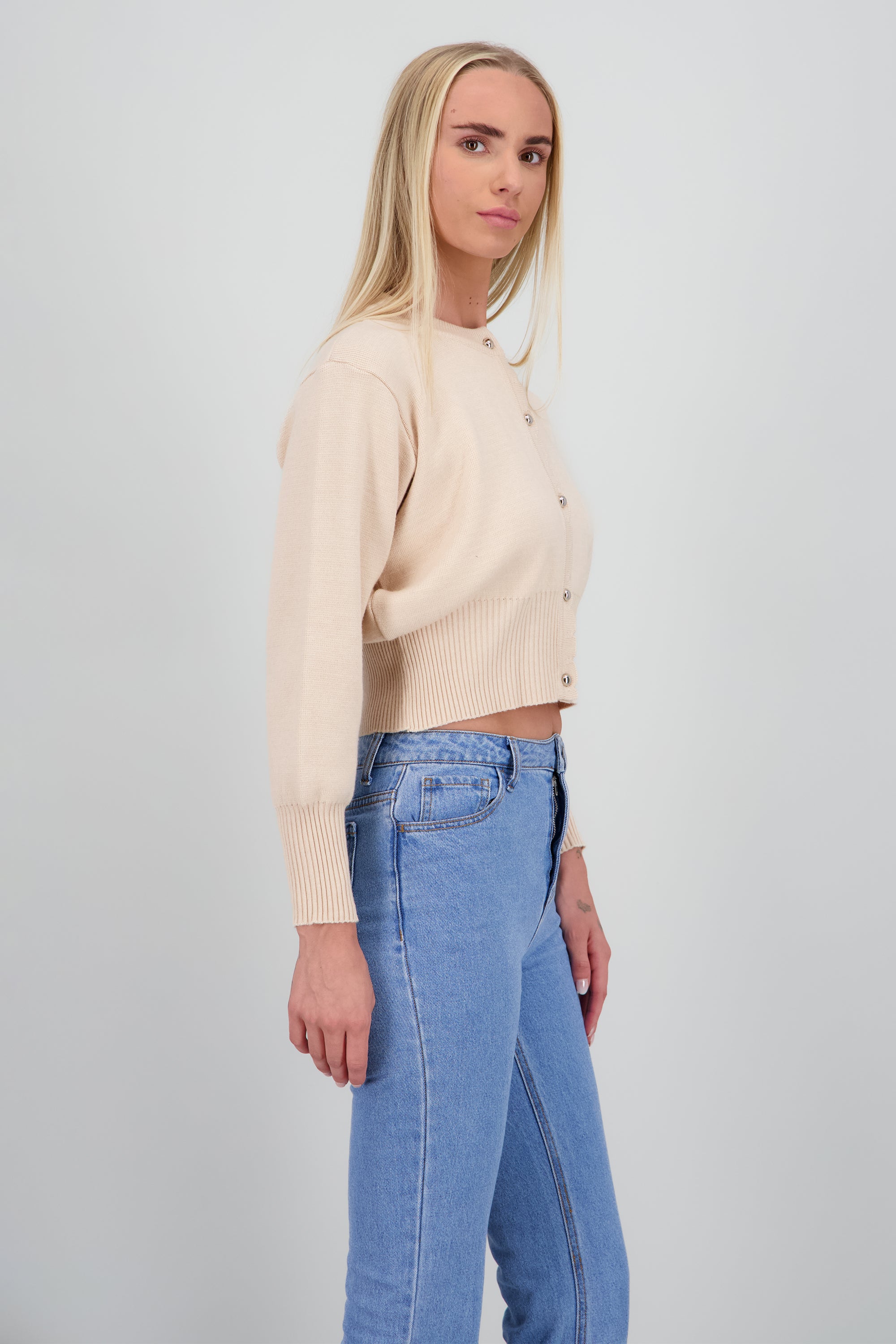 Cardigan detalle botonadura HUESO