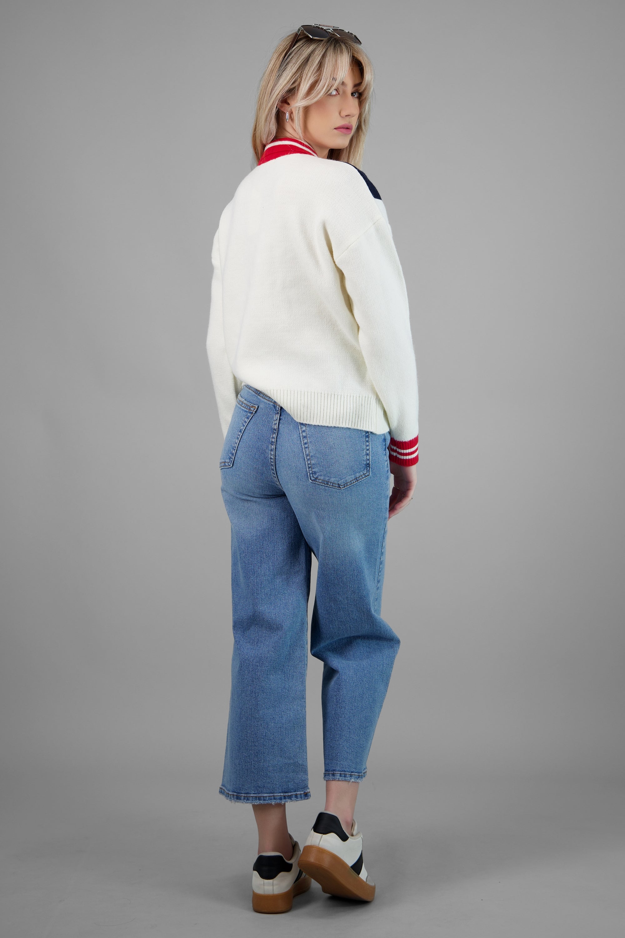 Sueter tipo polo contraste numero HUESO COMBO